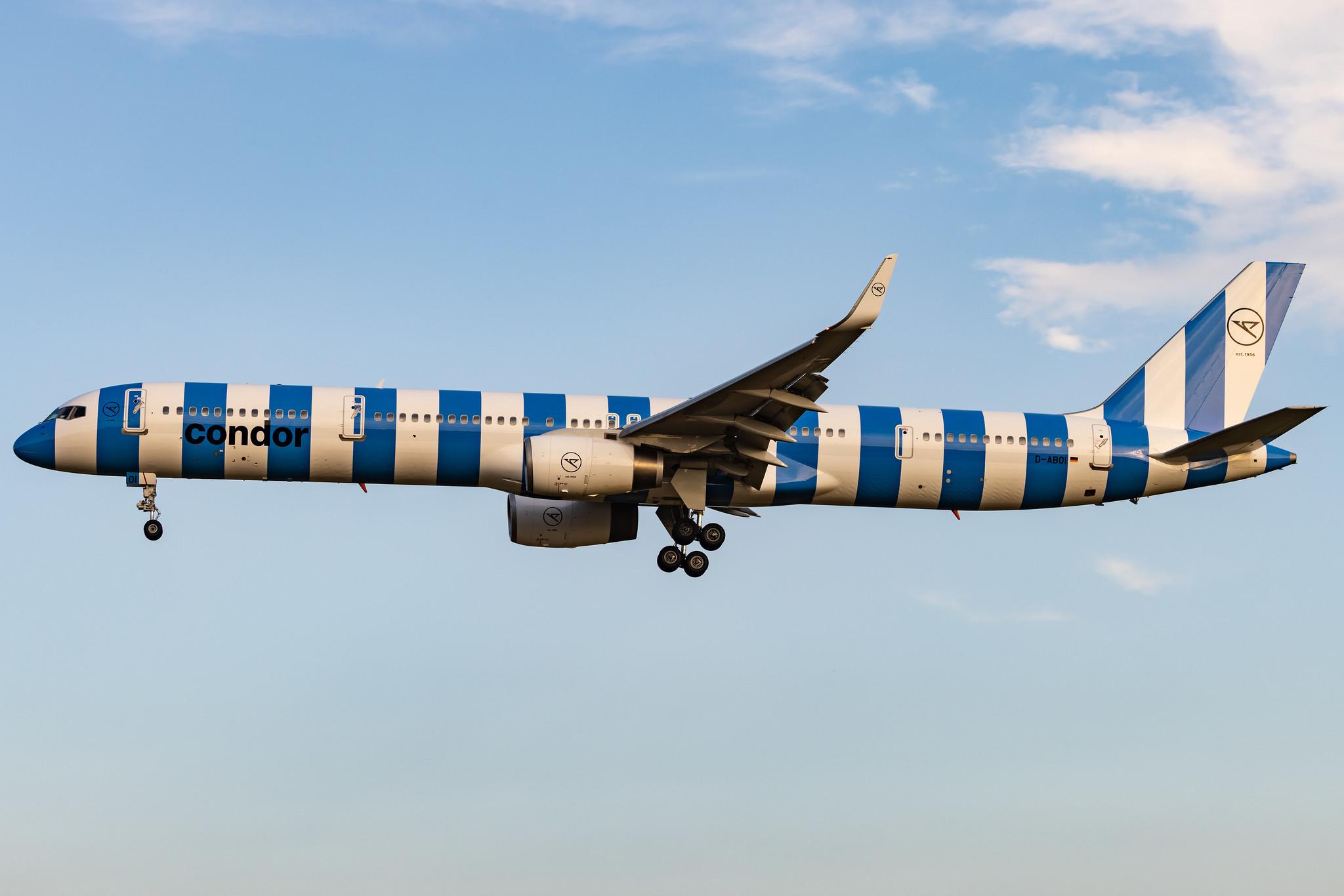 Hamburg Airport: Condor (DE / CFG) | Boeing 757-330 B753 | D-ABOI | MSN 29018