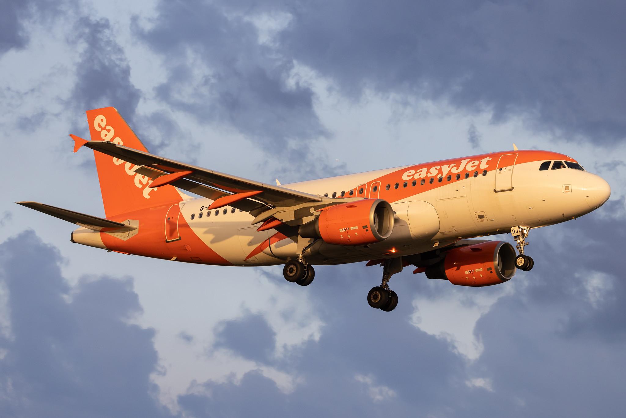 Hamburg Airport: easyJet (U2 / EZY) | Airbus A319-111 A319 | G-EZDJ | MSN 3544