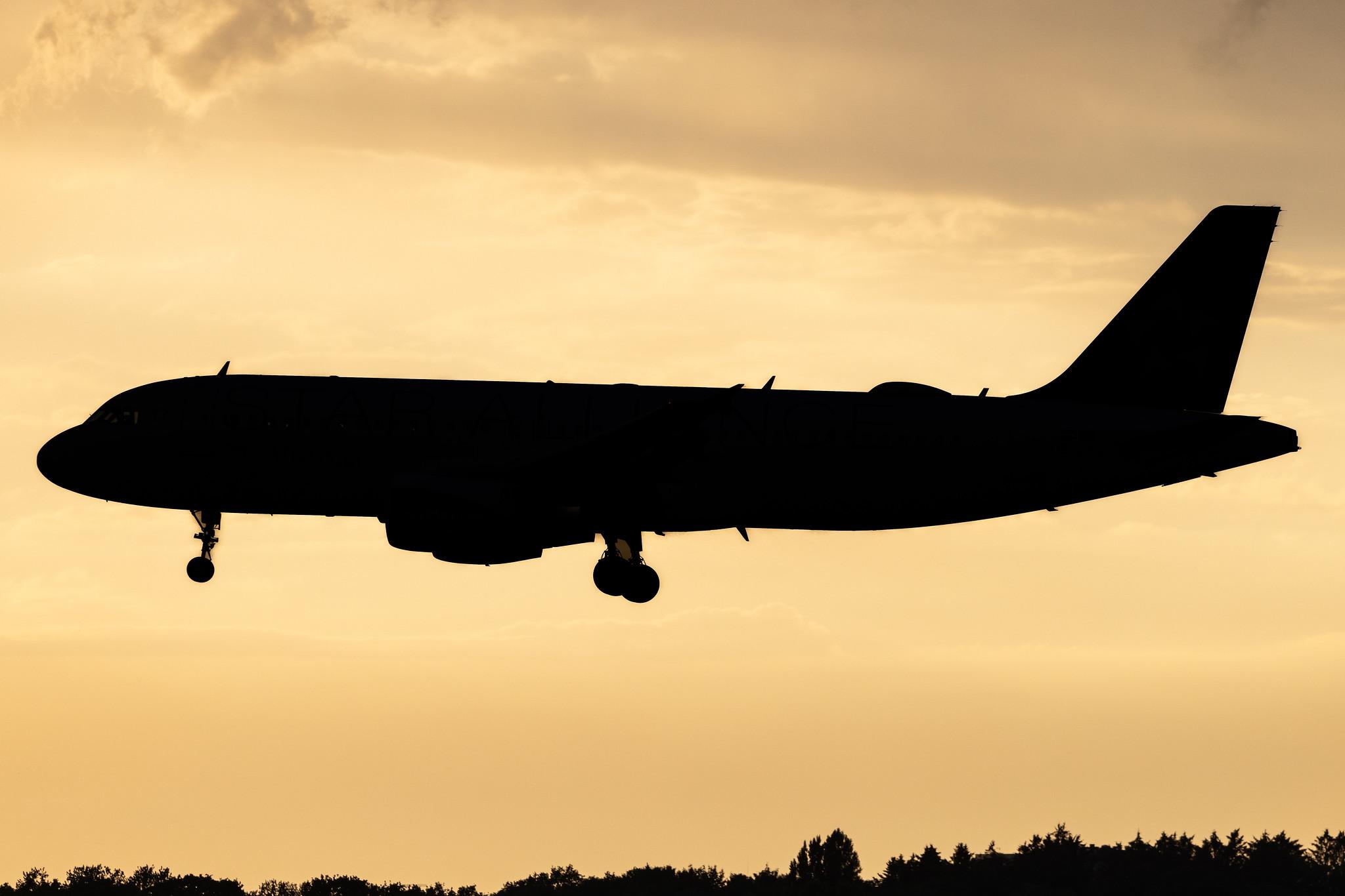 Hamburg Airport: Austrian Airlines (OS / AUA) | Livery: Star Alliance Livery | Airbus A320-214 A320 | OE-LBZ | MSN 5181
