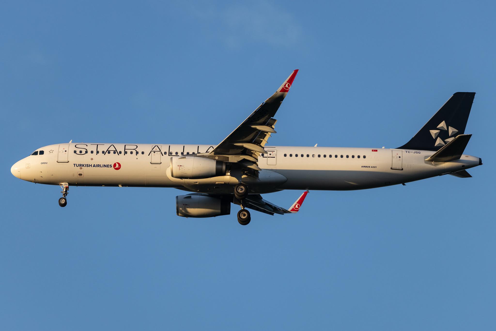 Hamburg Airport: Turkish Airlines (TK / THY) | Airbus A321-231 A321 | TC-JSG | MSN 5490