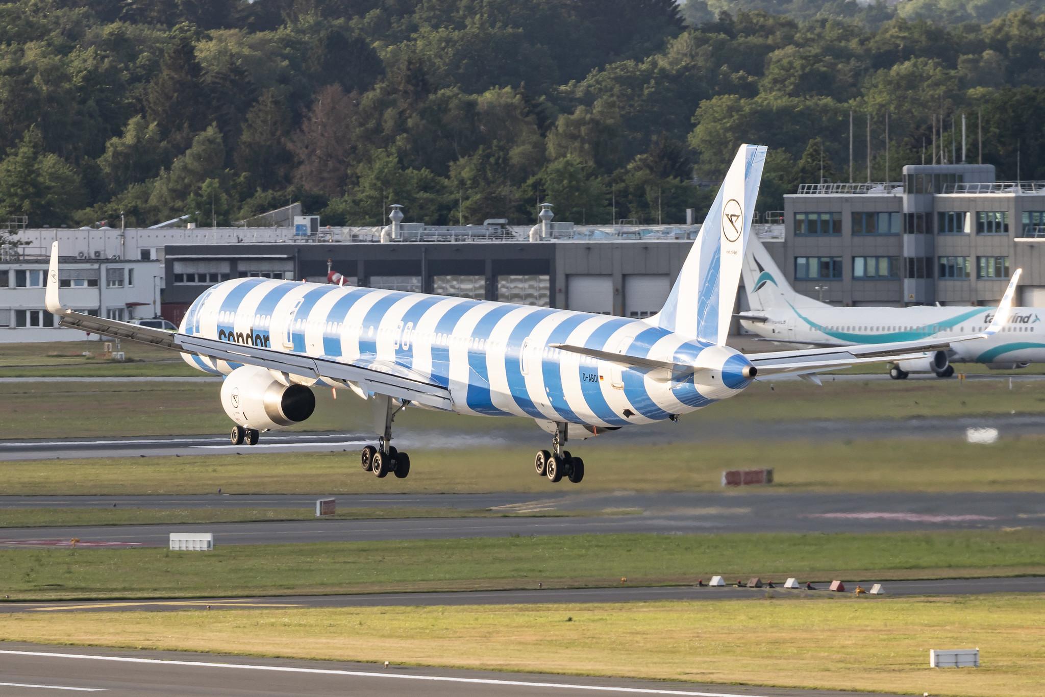 Hamburg Airport: Condor (DE / CFG) | Boeing 757-330 B753 | D-ABOI | MSN 29018
