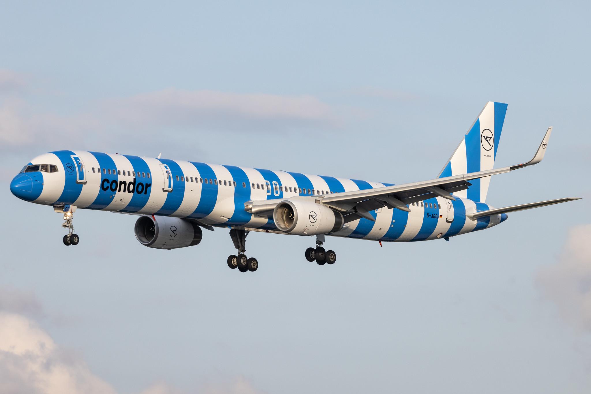 Hamburg Airport: Condor (DE / CFG) | Boeing 757-330 B753 | D-ABOI | MSN 29018