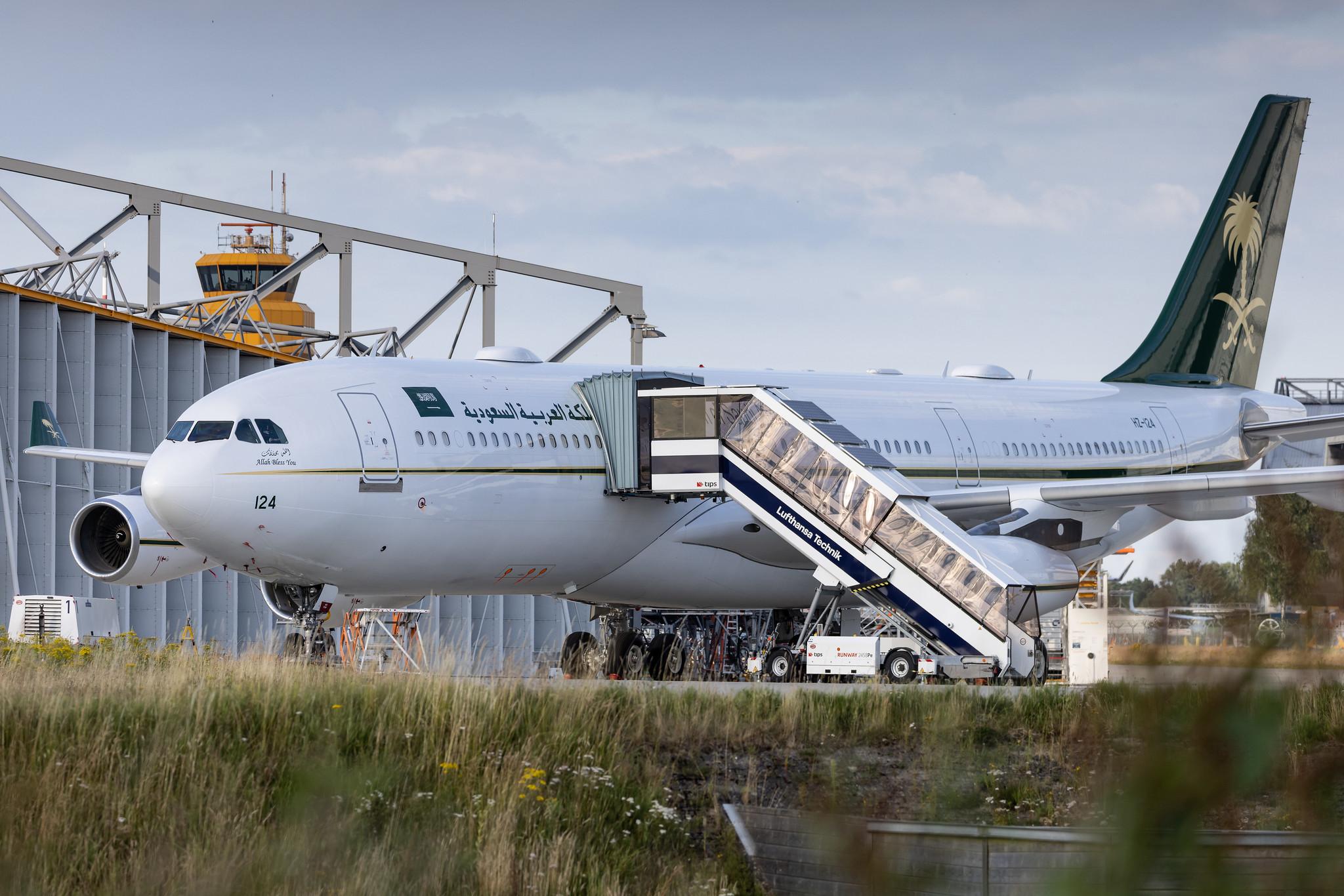 Hamburg Airport: Saudi Royal Flight | Airbus A340-213 A342 | HZ-124 | MSN 004