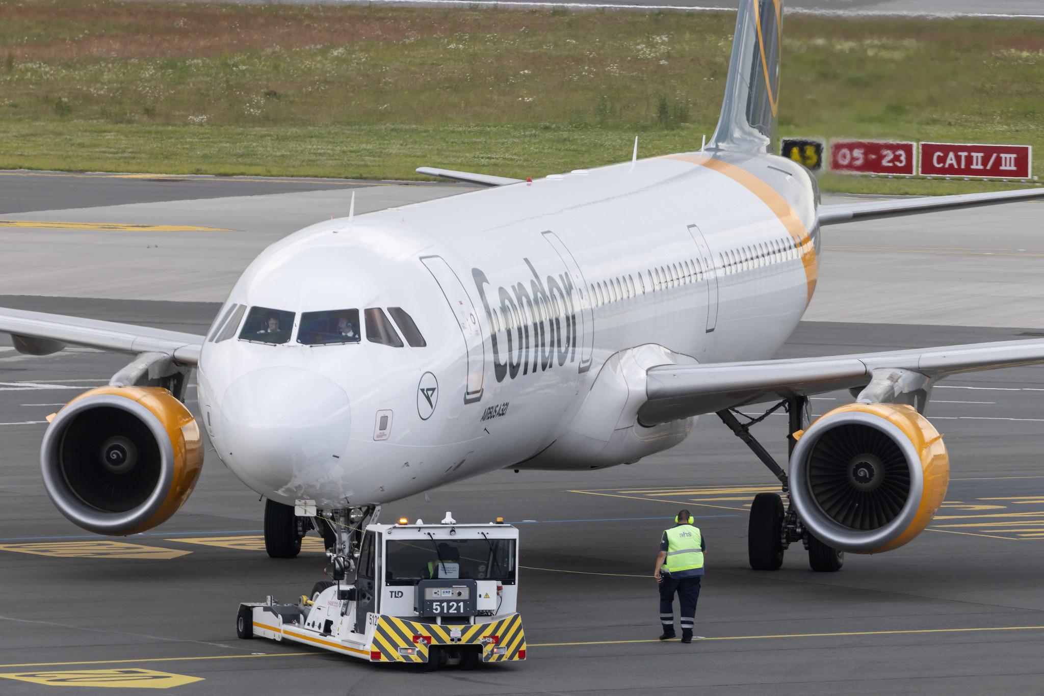 Hamburg Airport: Condor (DE / CFG) | Airbus A321-211 A321 | D-AIAF | MSN 6459