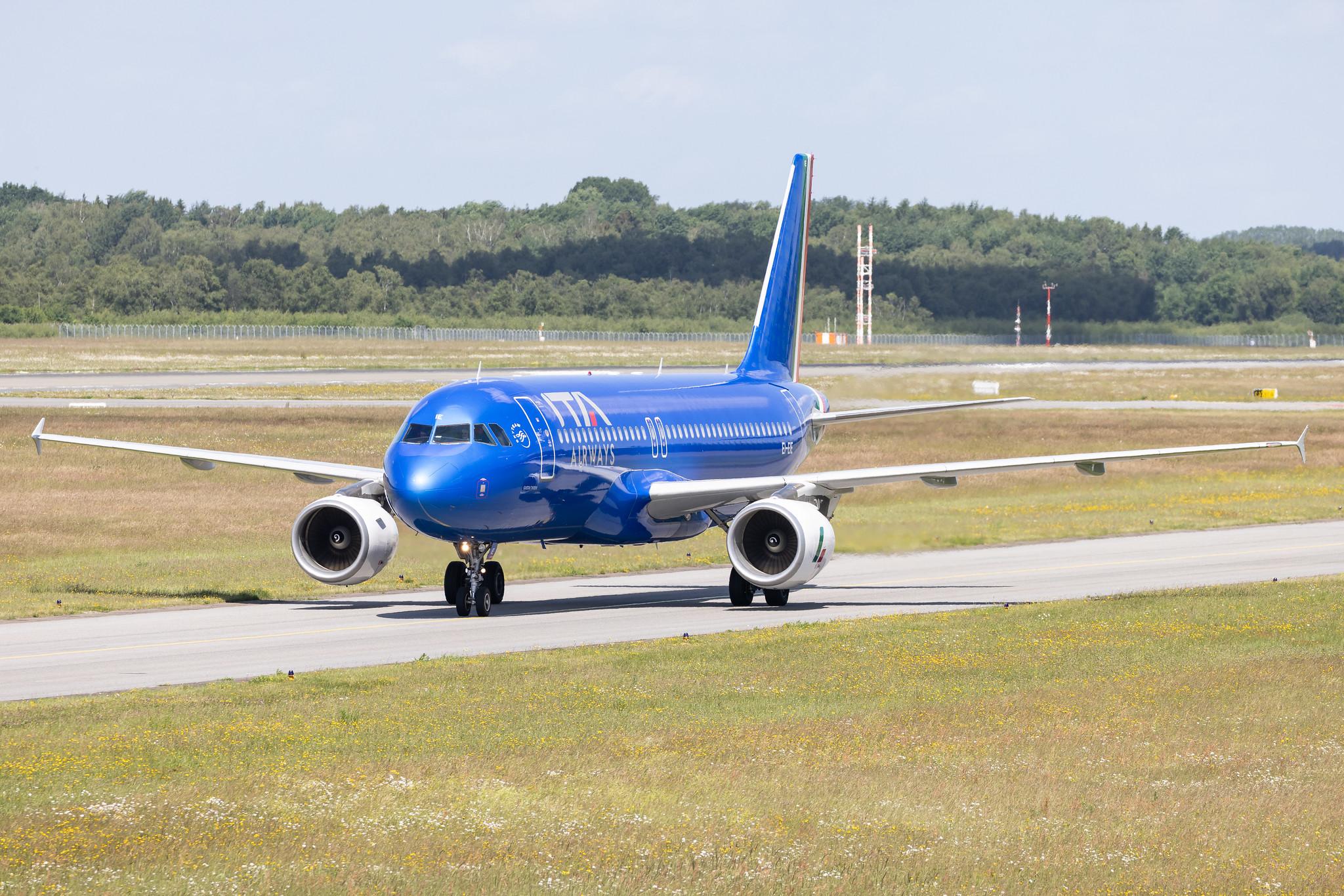 Hamburg Airport: Alitalia (AZ / AZA) | Airbus A320-216 A320 | EI-EIE | MSN 4536