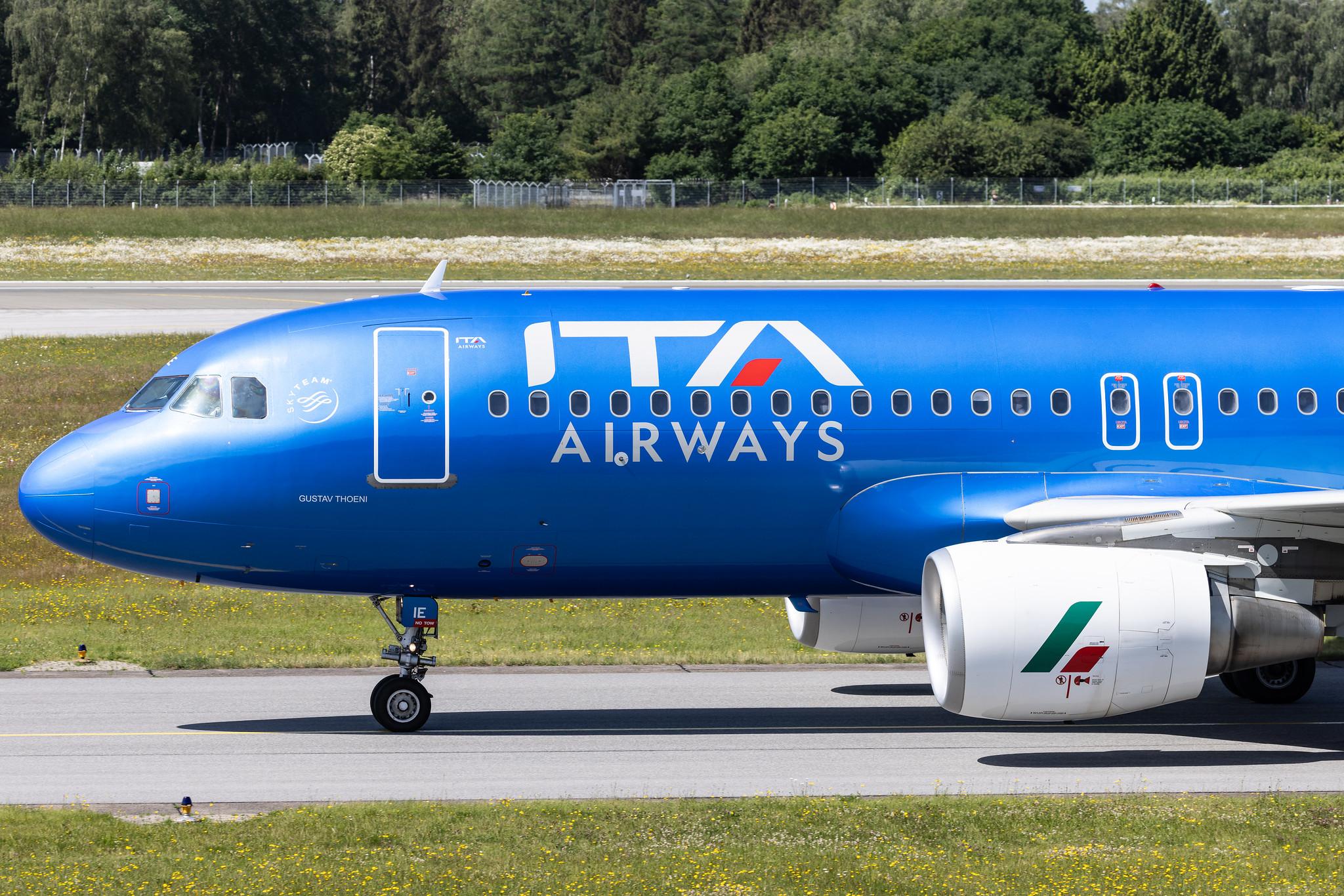 Hamburg Airport: Alitalia (AZ / AZA) | Airbus A320-216 A320 | EI-EIE | MSN 4536