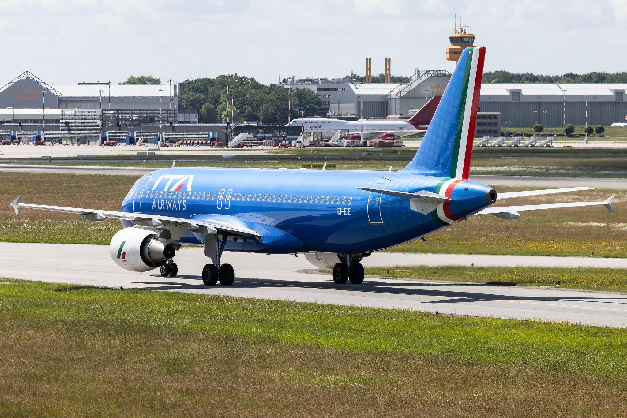 Hamburg Airport: Alitalia (AZ / AZA) | Airbus A320-216 A320 | EI-EIE | MSN 4536