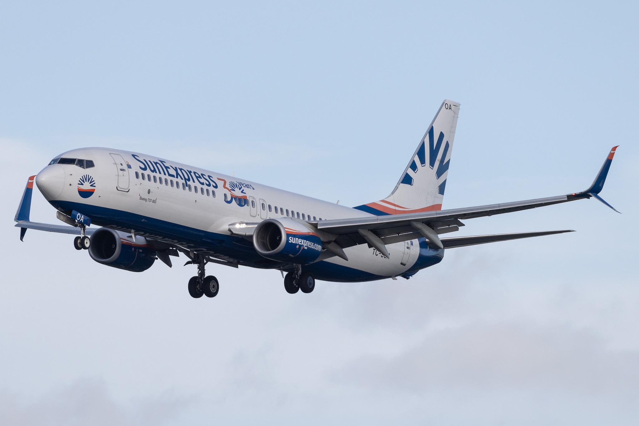 Hamburg Airport: SunExpress (XQ / SXS) | Boeing 737-8HC B738 | TC-SOA | MSN 61184