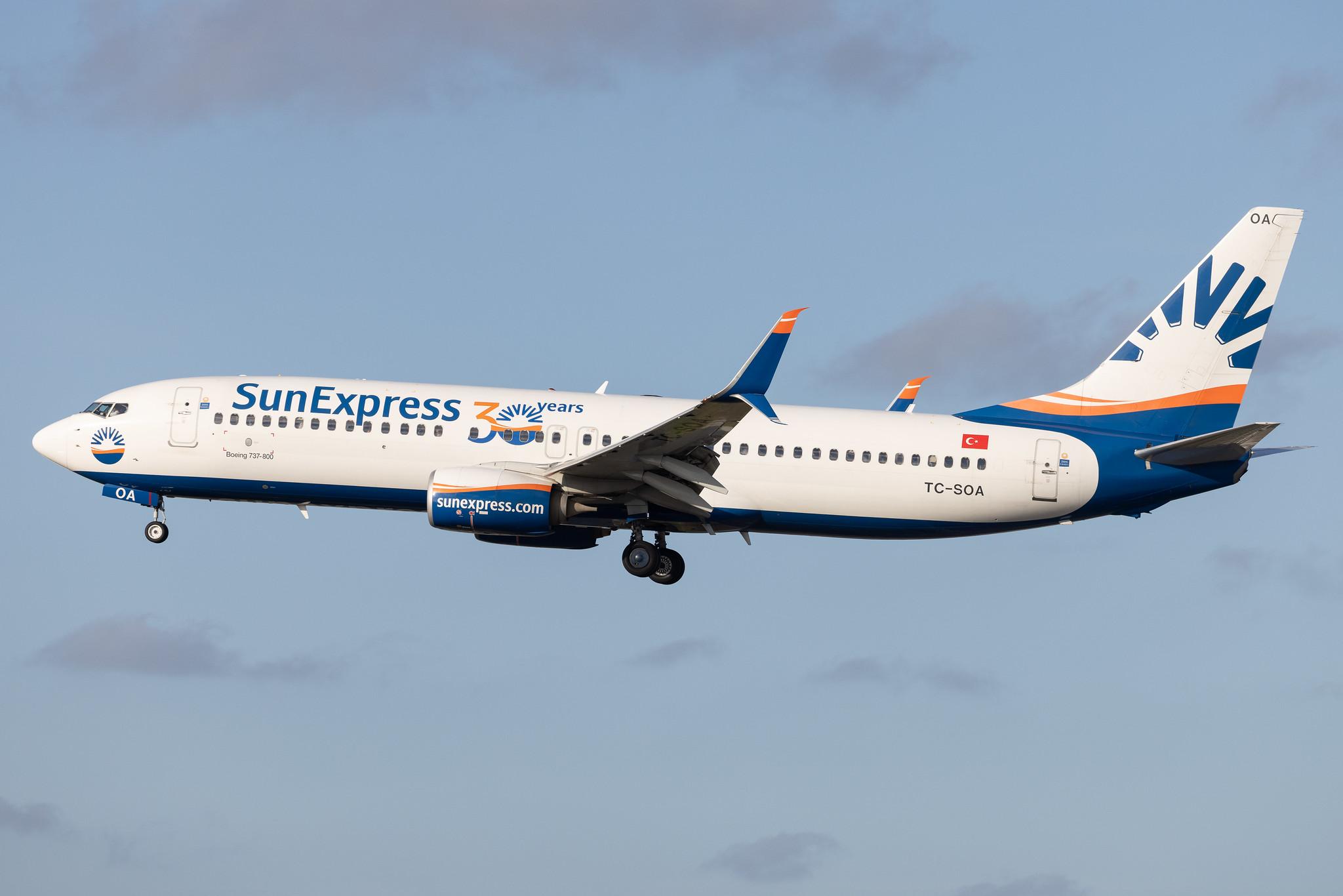 Hamburg Airport: SunExpress (XQ / SXS) | Boeing 737-8HC B738 | TC-SOA | MSN 61184