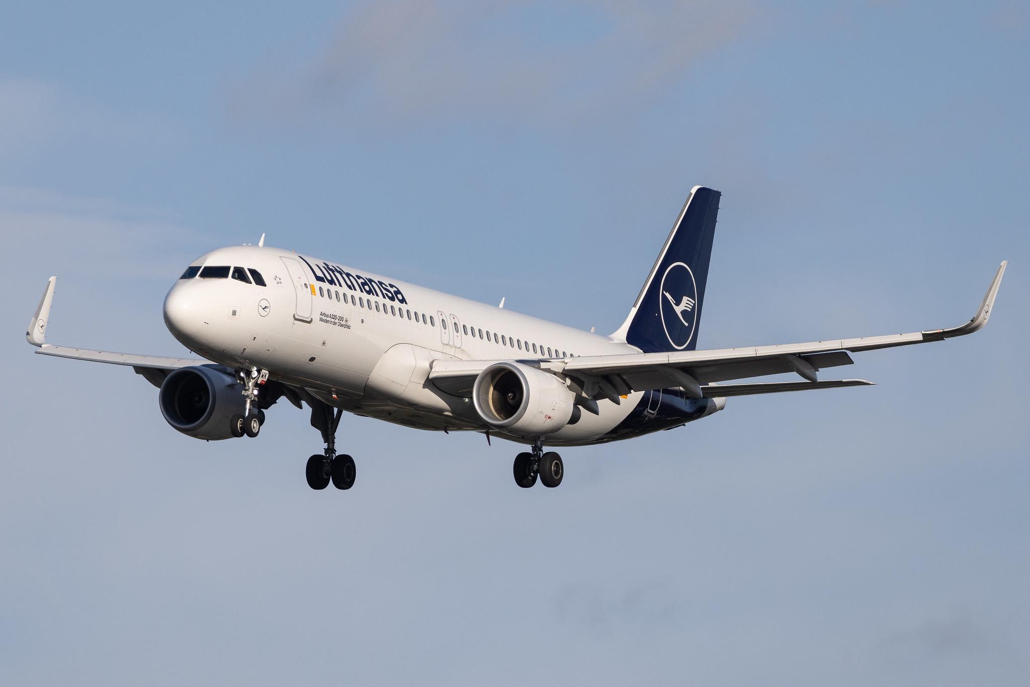 Hamburg Airport: Lufthansa (LH / DLH) | Airbus A320-214 A320 | D-AIWK | MSN 9058