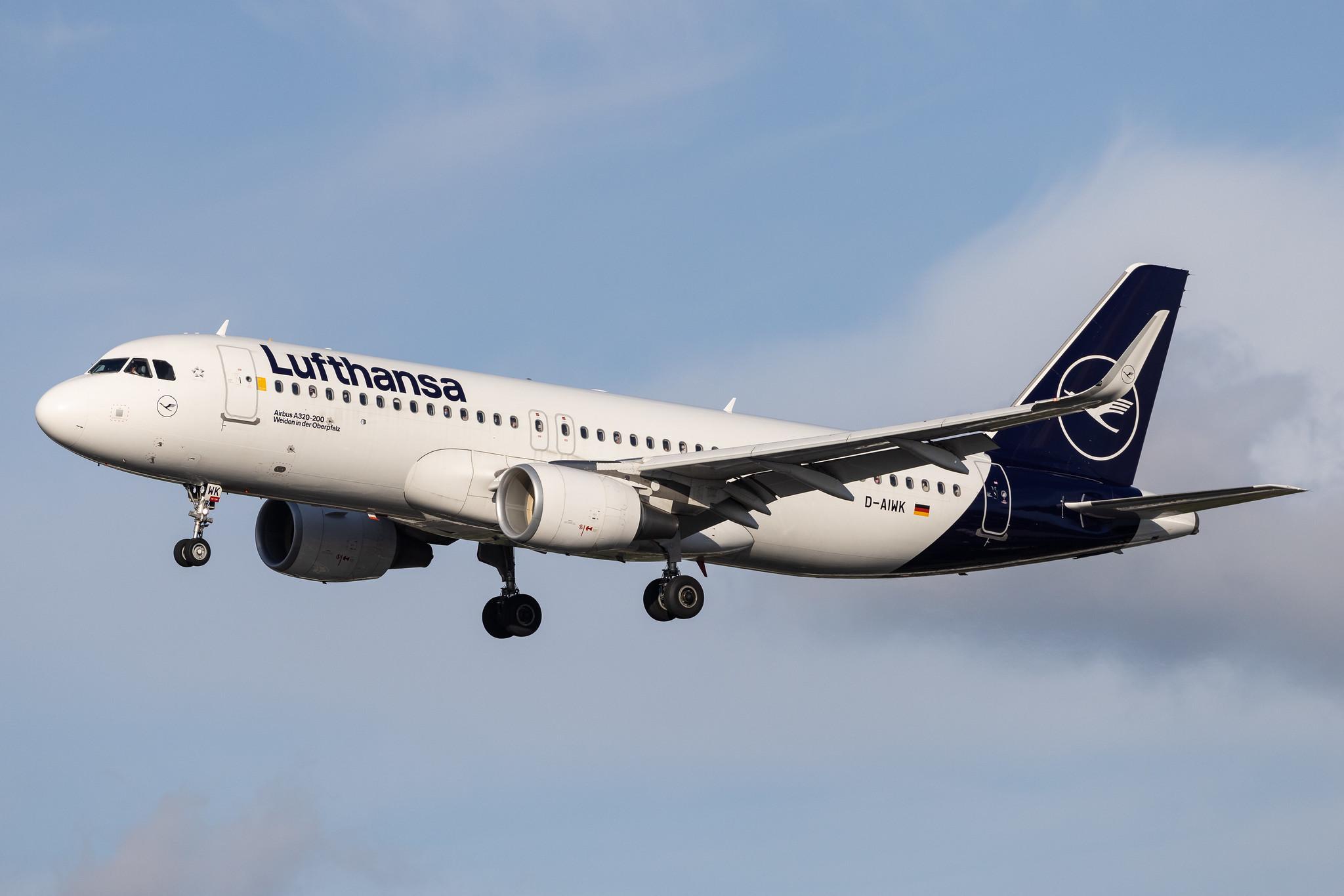 Hamburg Airport: Lufthansa (LH / DLH) | Airbus A320-214 A320 | D-AIWK | MSN 9058