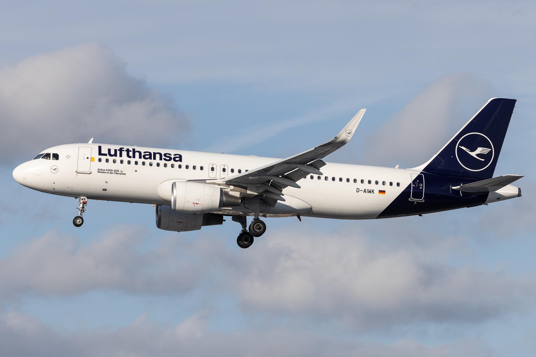 Hamburg Airport: Lufthansa (LH / DLH) | Airbus A320-214 A320 | D-AIWK | MSN 9058