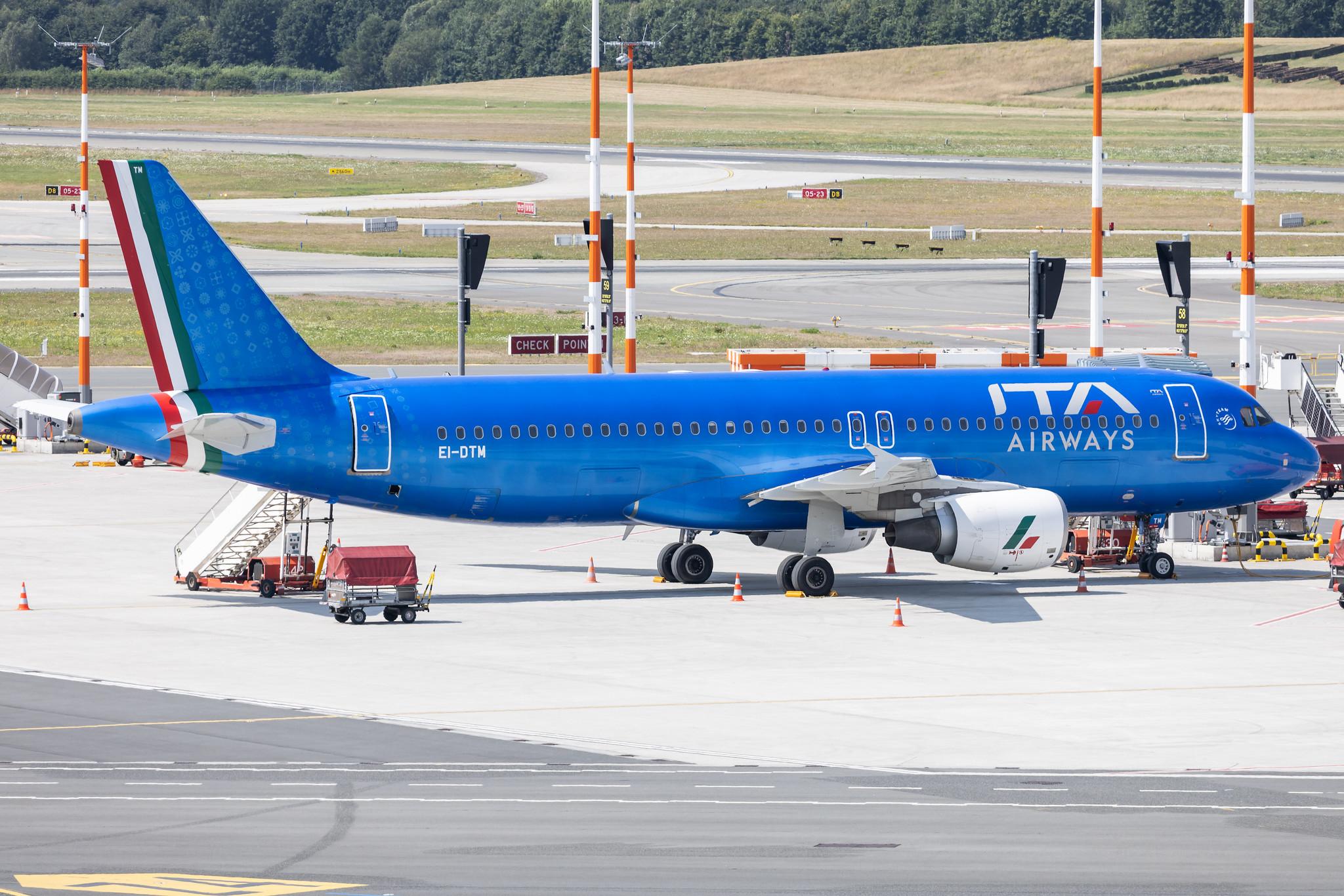 Hamburg Airport: ITA Airways (AZ / ITY) |  Airbus A320-216 A320 | EI-DTM | MSN 04119