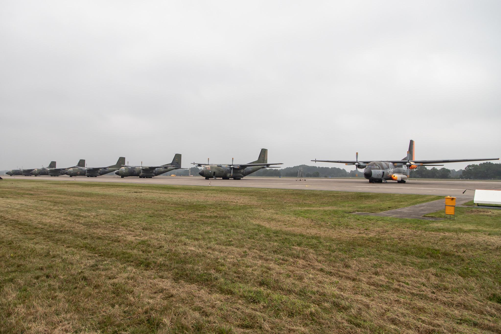 Fliegerhorst Hohn: Flyout des Luftfahrtgeschwarders LTG 63 / Die  Transall C-160D (C160) (50+36, 50+40, 50+51, 50+79, 50+83, 50+88) der German Air Force (/ GAF) am Fliegerhorst Hohn (ETNH).