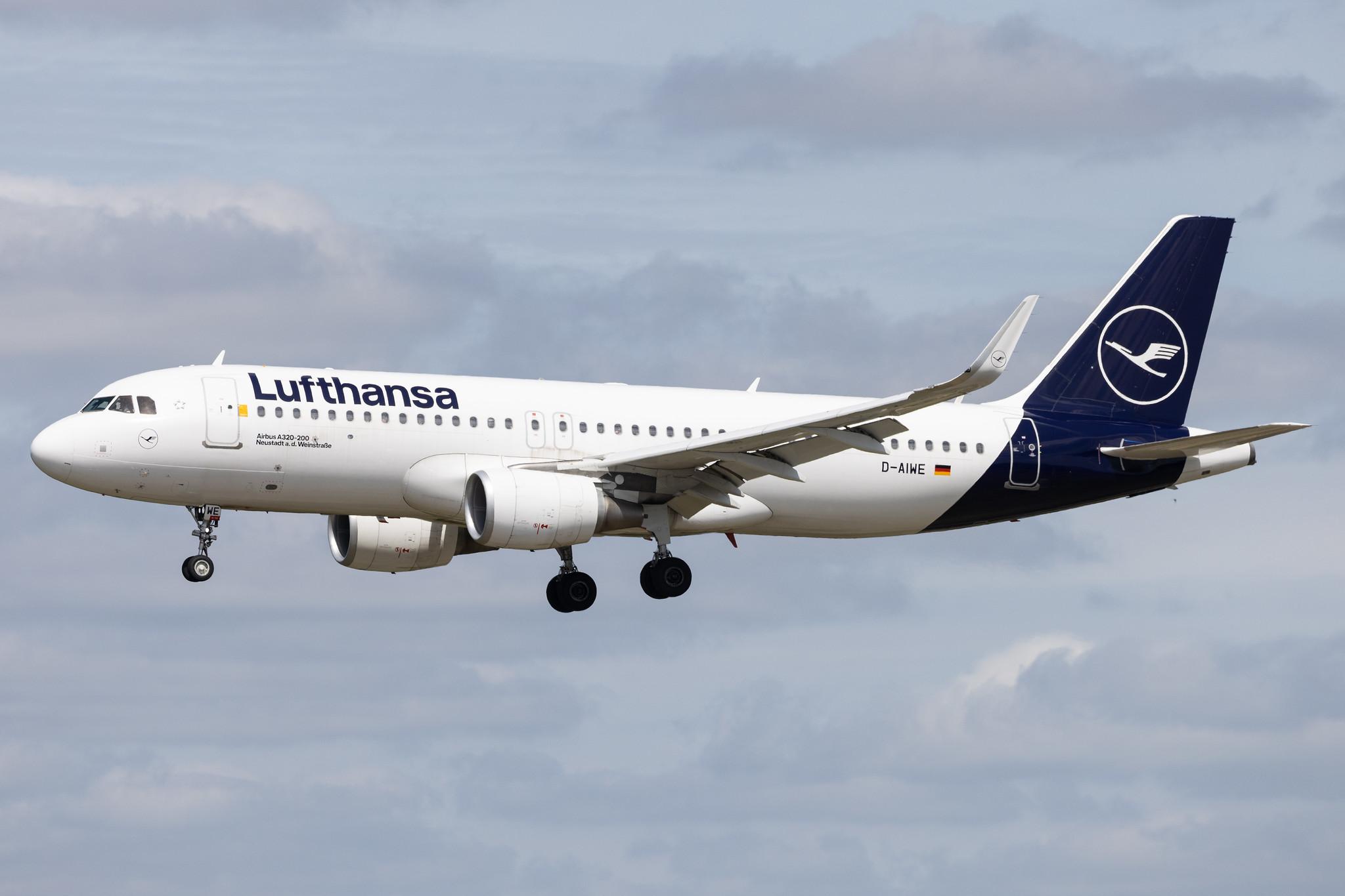Hamburg Airport: Lufthansa (LH / DLH) | Airbus A320-214 A320 | D-AIWE | MSN 8680