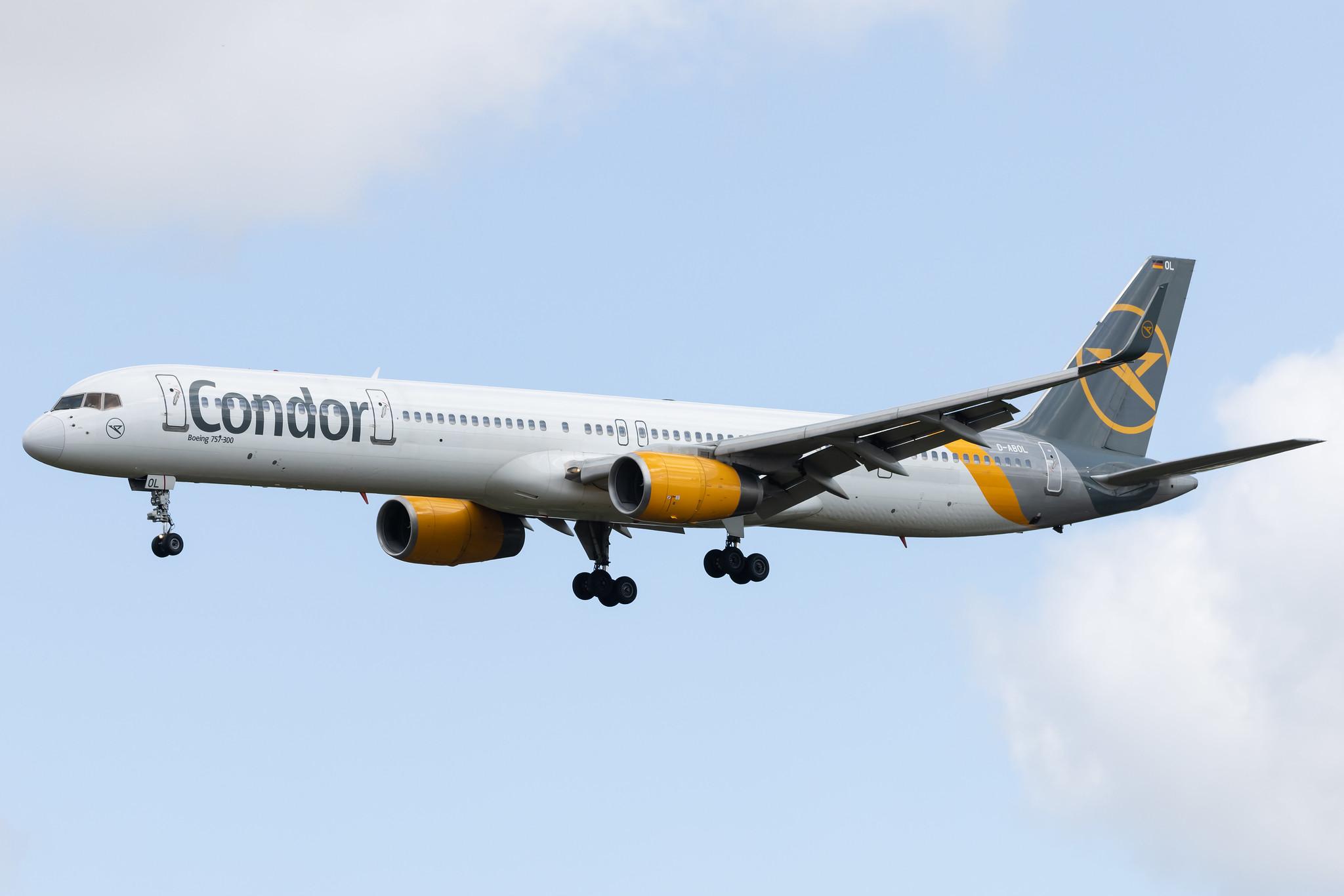 Hamburg Airport: Condor (DE / CFG) | Boeing 757-330 B753 | D-ABOL | MSN 29021