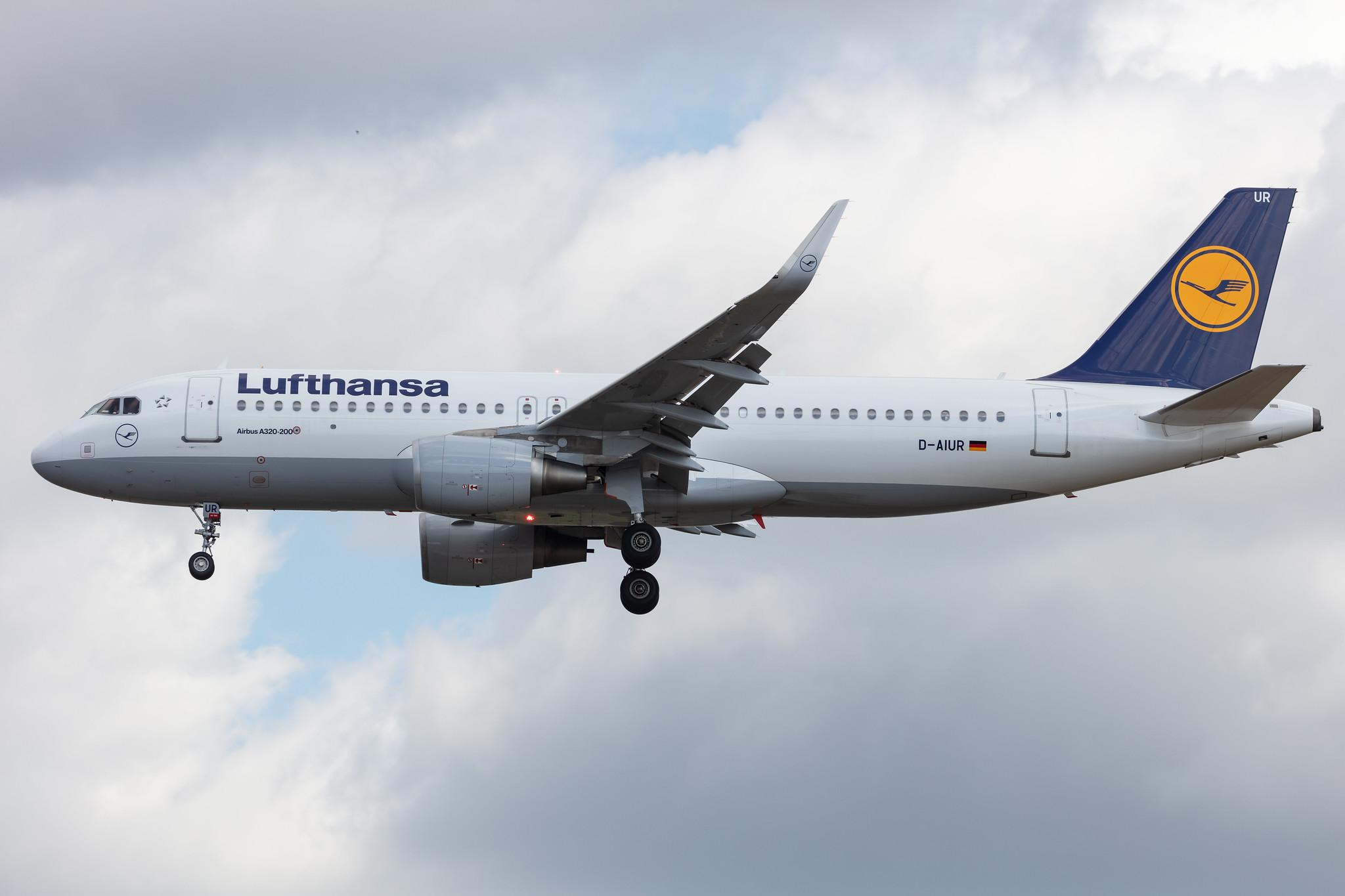 Frankfurt Airport: Lufthansa (LH / DLH) |  Airbus A320-214 A320 | D-AIUR | MSN 6985