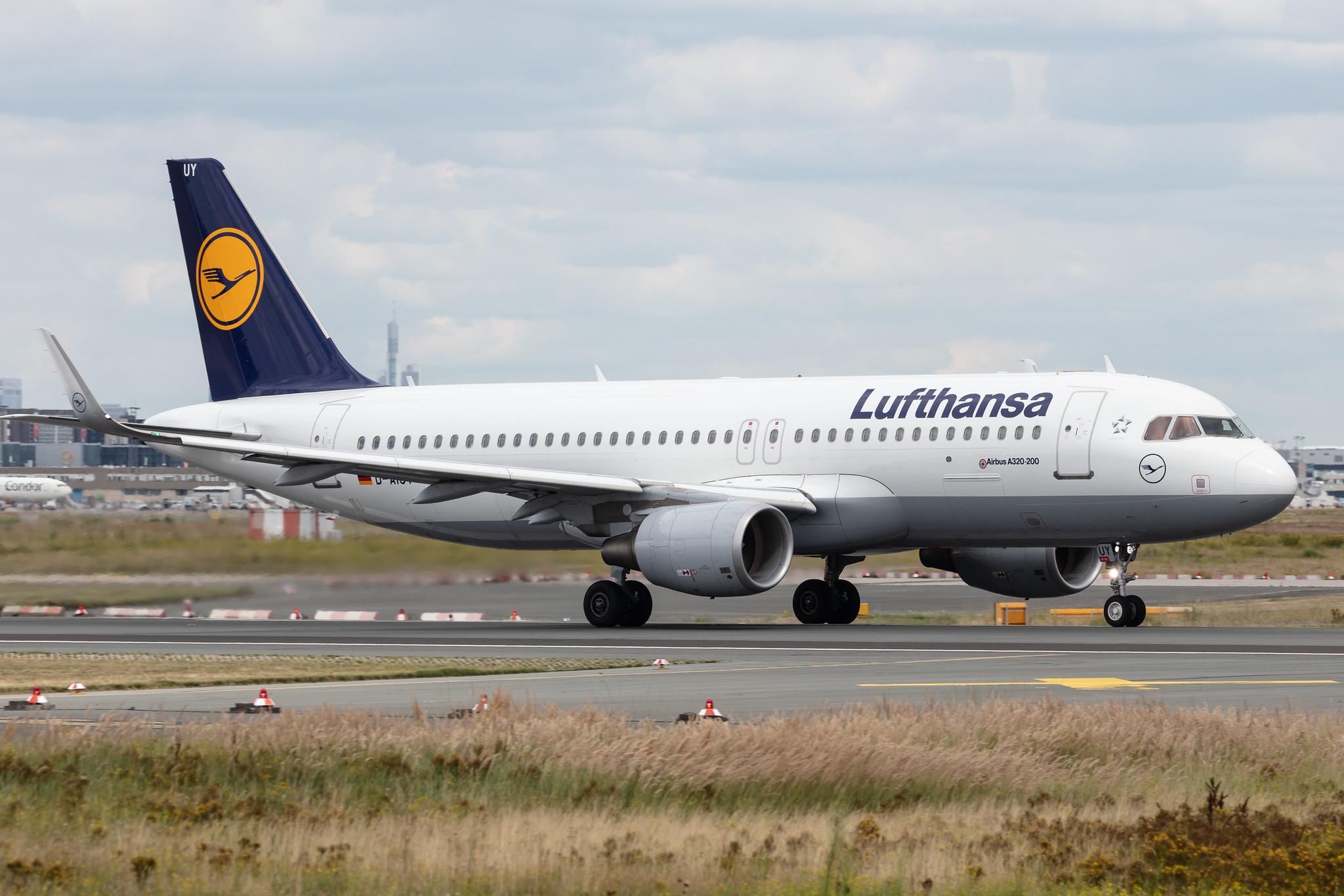 Frankfurt Airport: Lufthansa (LH / DLH) |  Airbus A320-214 A320 | D-AIUY | MSN 7355