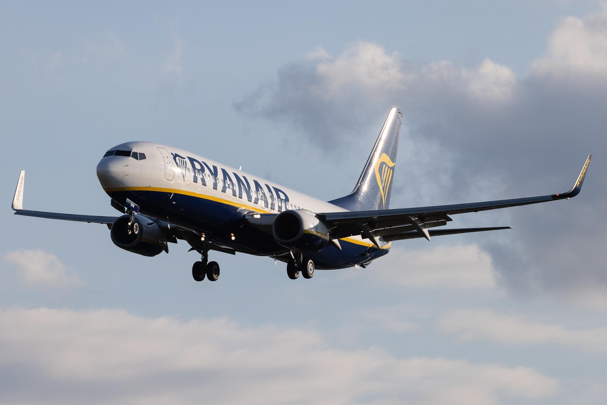 Hamburg Airport: Ryanair (FR / RYR) |  Boeing 737-8AS B738 | EI-DHW | MSN 33823