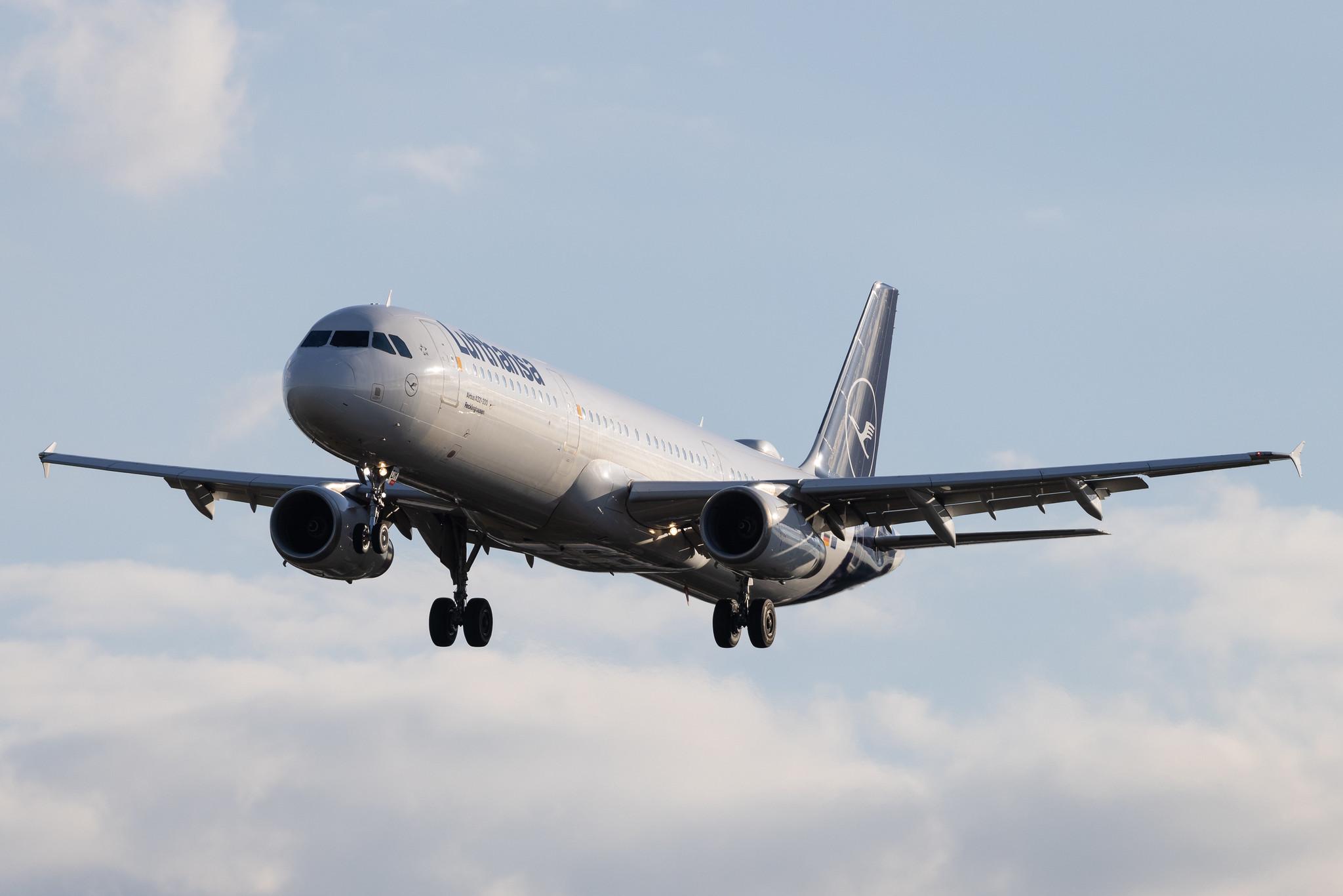 Hamburg Airport: Lufthansa (LH / DLH) | Airbus A321-231 A321 | D-AIDM | MSN 4916