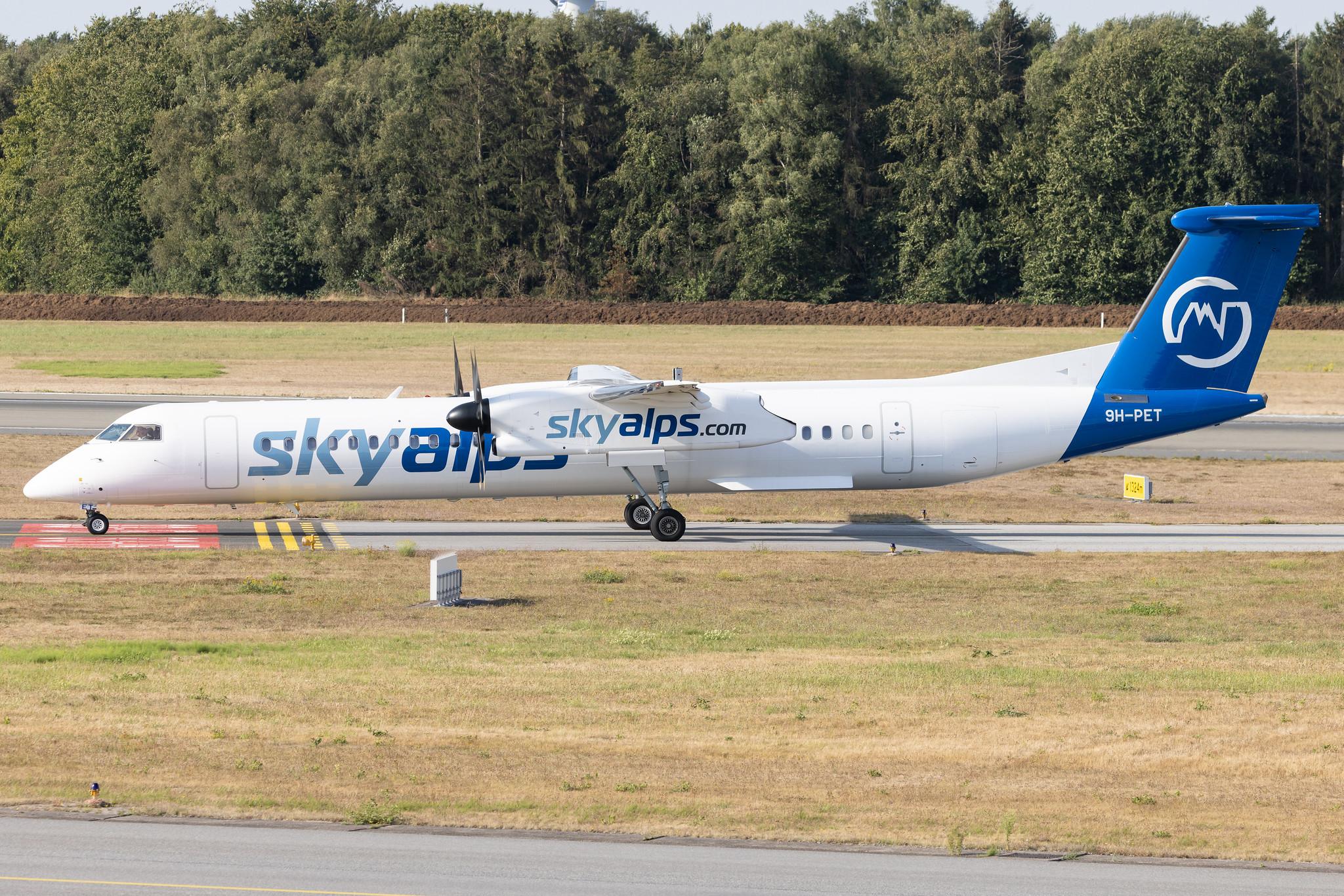 Hamburg Airport: SkyAlps | De Havilland Canada Dash 8-400 DH8D | 9H-PET | MSN 4104