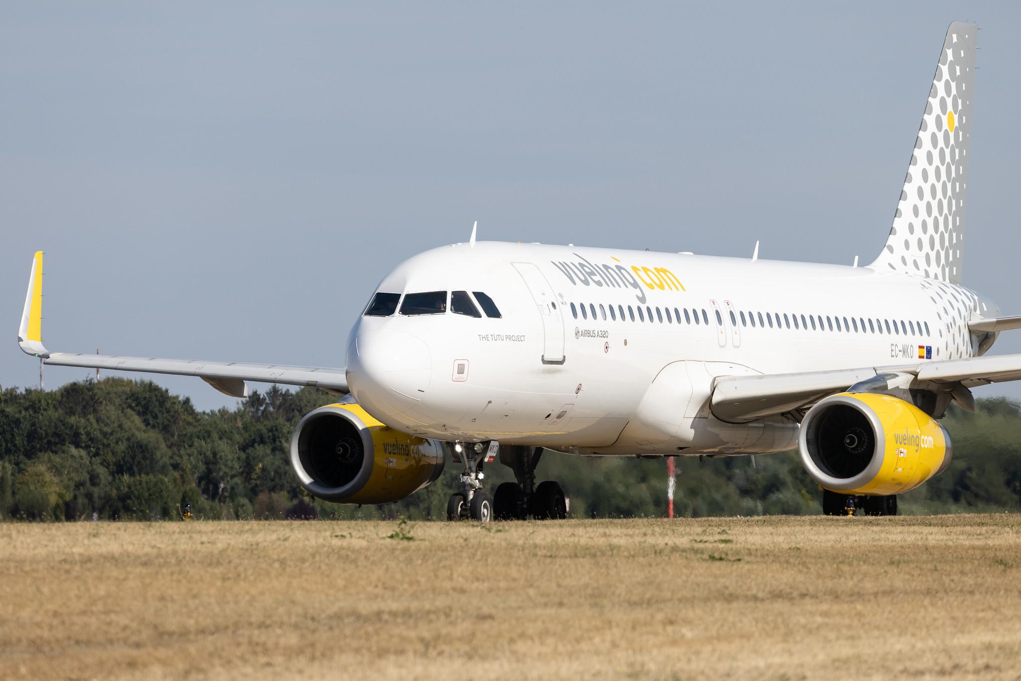 Hamburg Airport: Vueling (VY / VLG) | Airbus A320-232 A320 | EC-MKO | MSN 7028