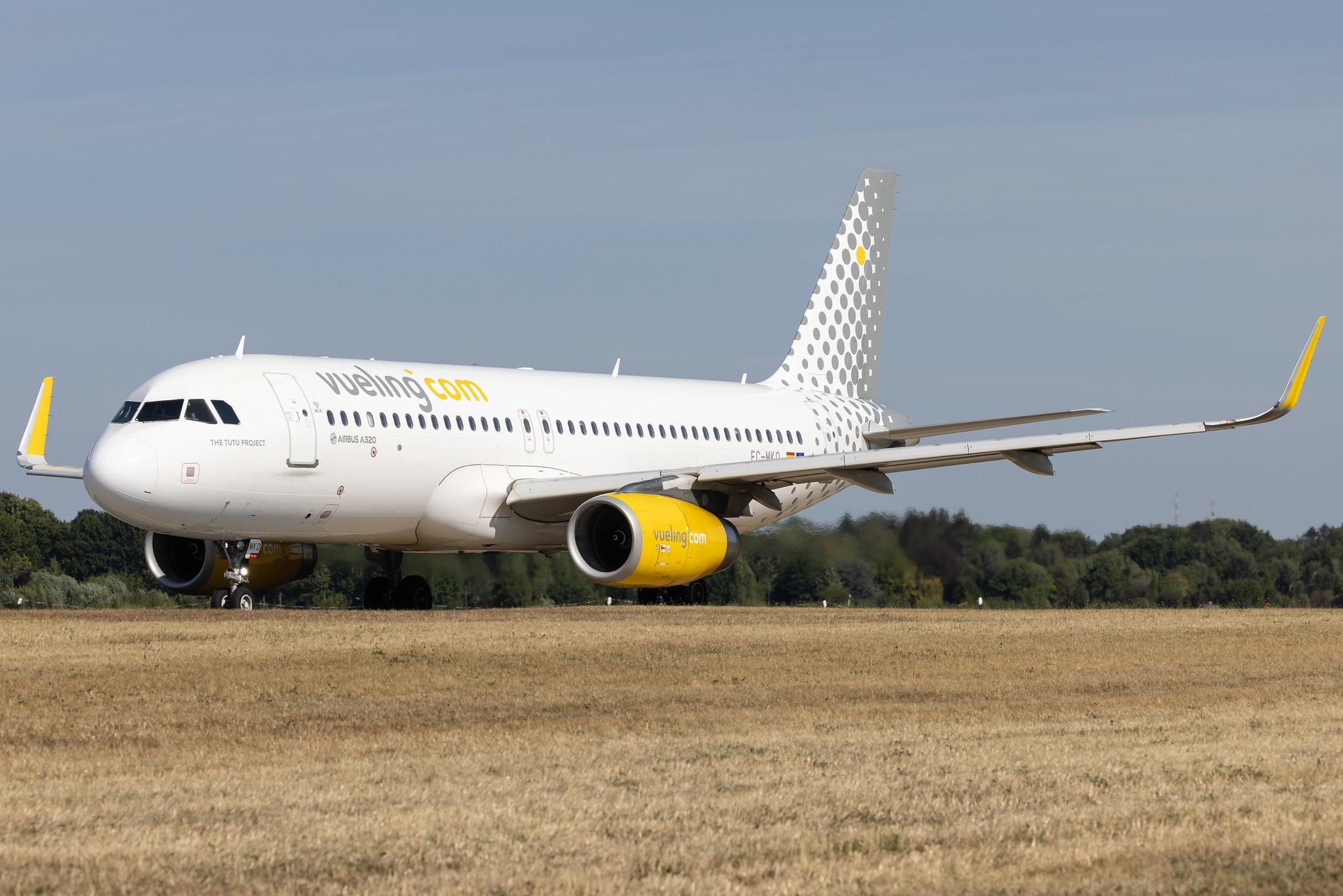 Hamburg Airport: Vueling (VY / VLG) | Airbus A320-232 A320 | EC-MKO | MSN 7028