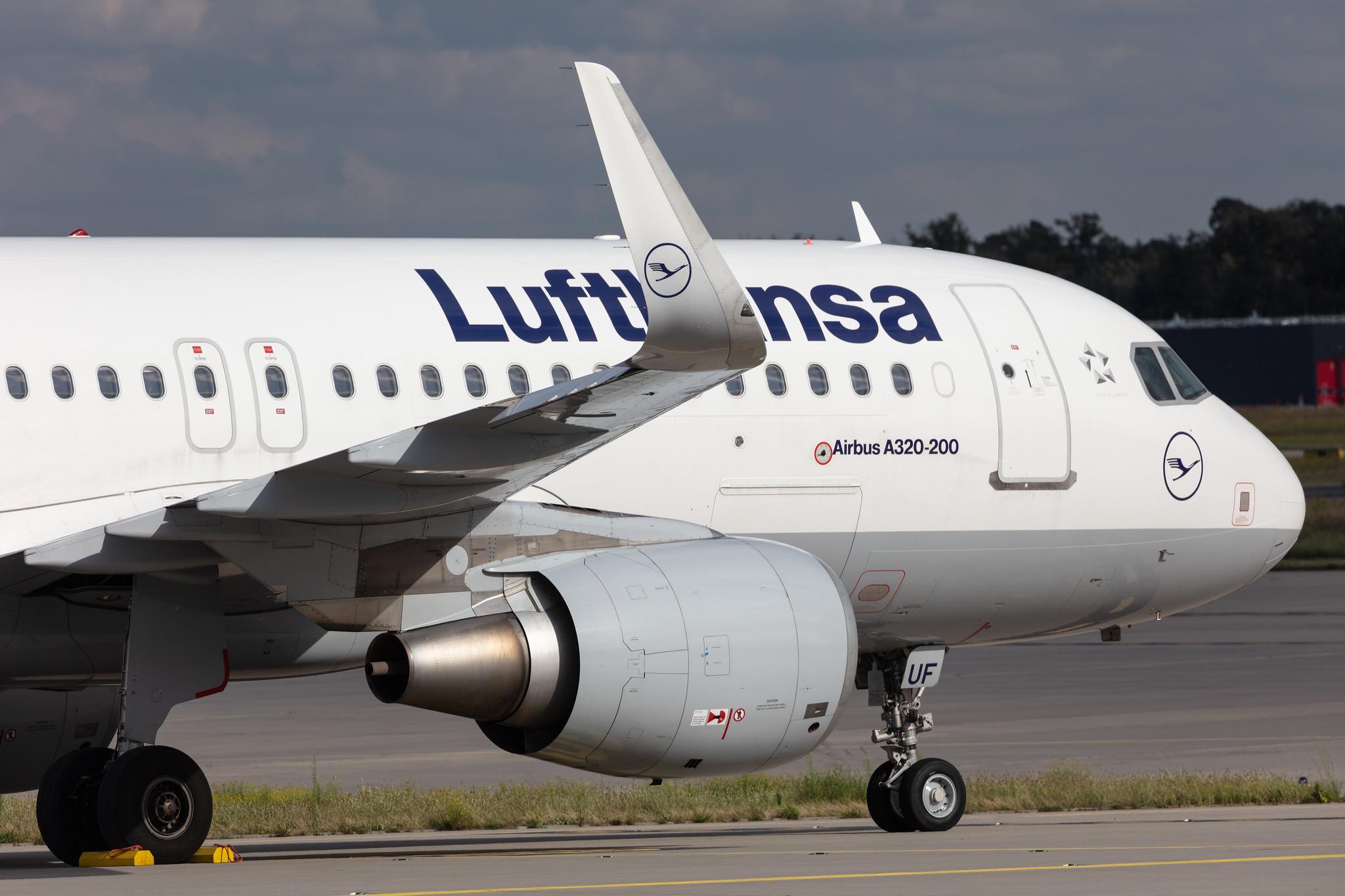Frankfurt Airport: Lufthansa (LH / DLH) |  Airbus A320-214 A320 | D-AIUF | MSN 6141
