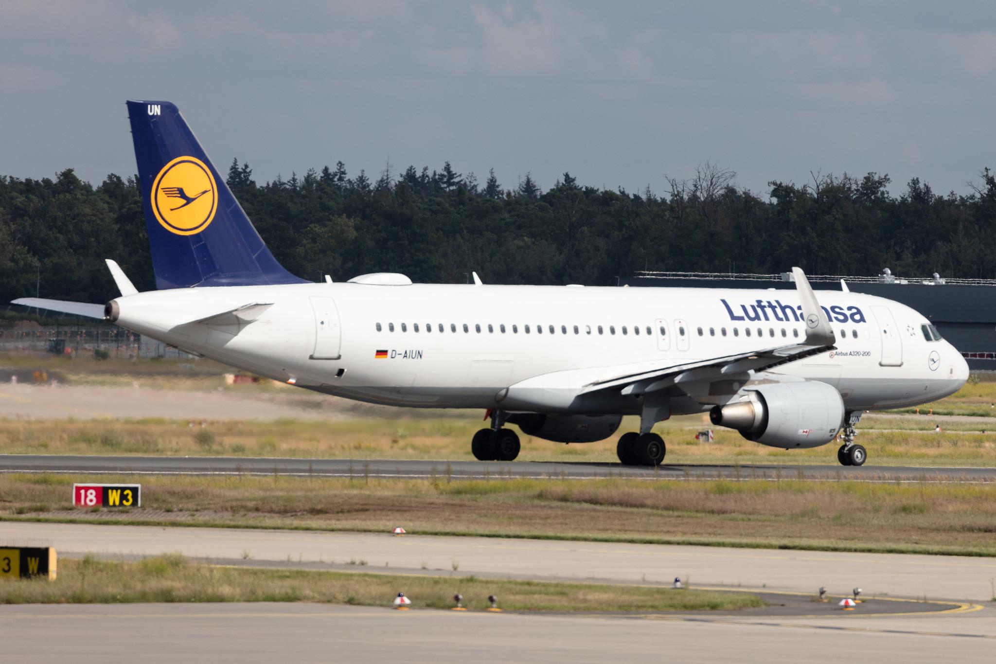 Frankfurt Airport: Lufthansa (LH / DLH) |  Airbus A320-214 A320 | D-AIUN | MSN 6549