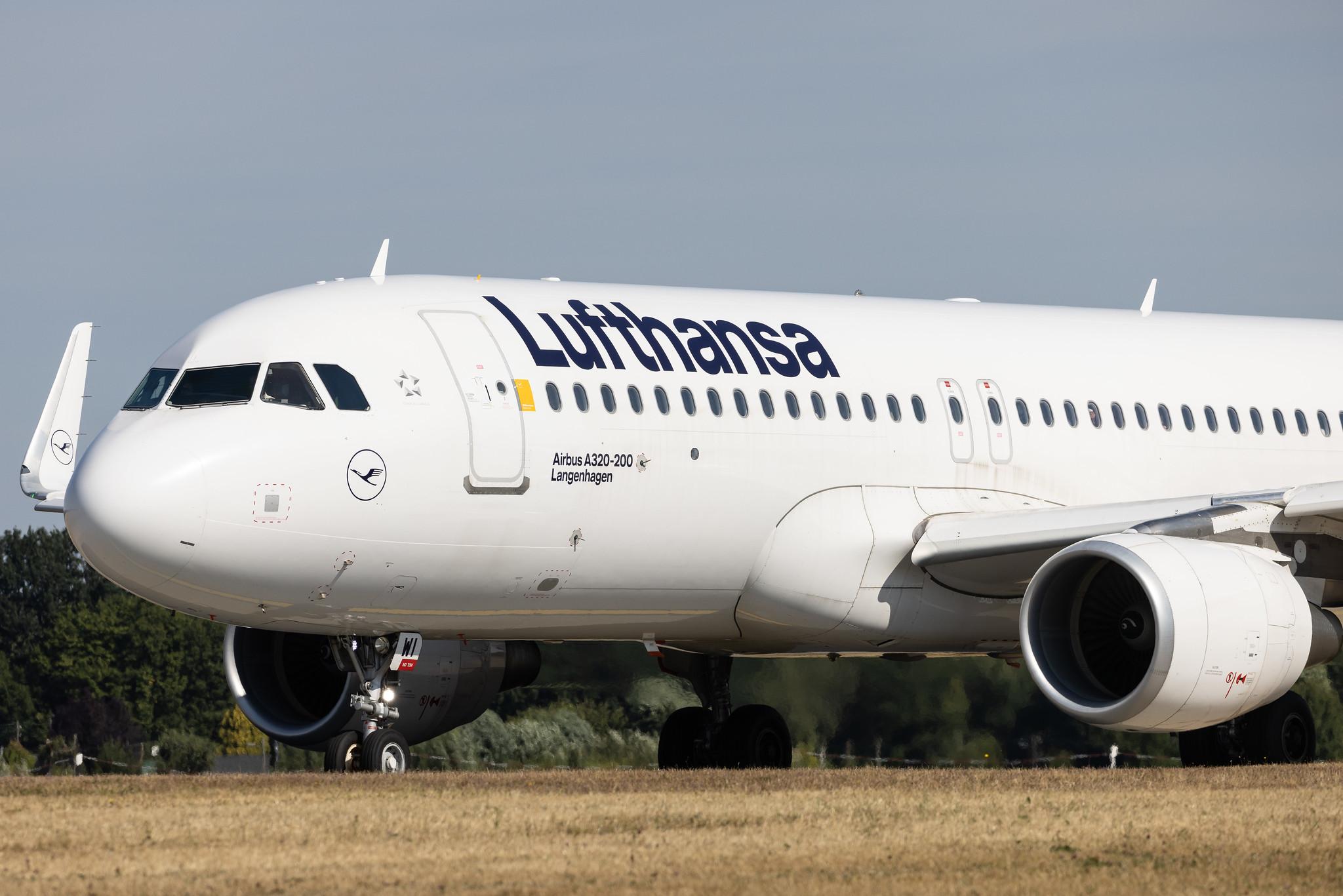 Hamburg Airport: Lufthansa (LH / DLH) | Airbus A320-214 A320 | D-AIWI | MSN 8951