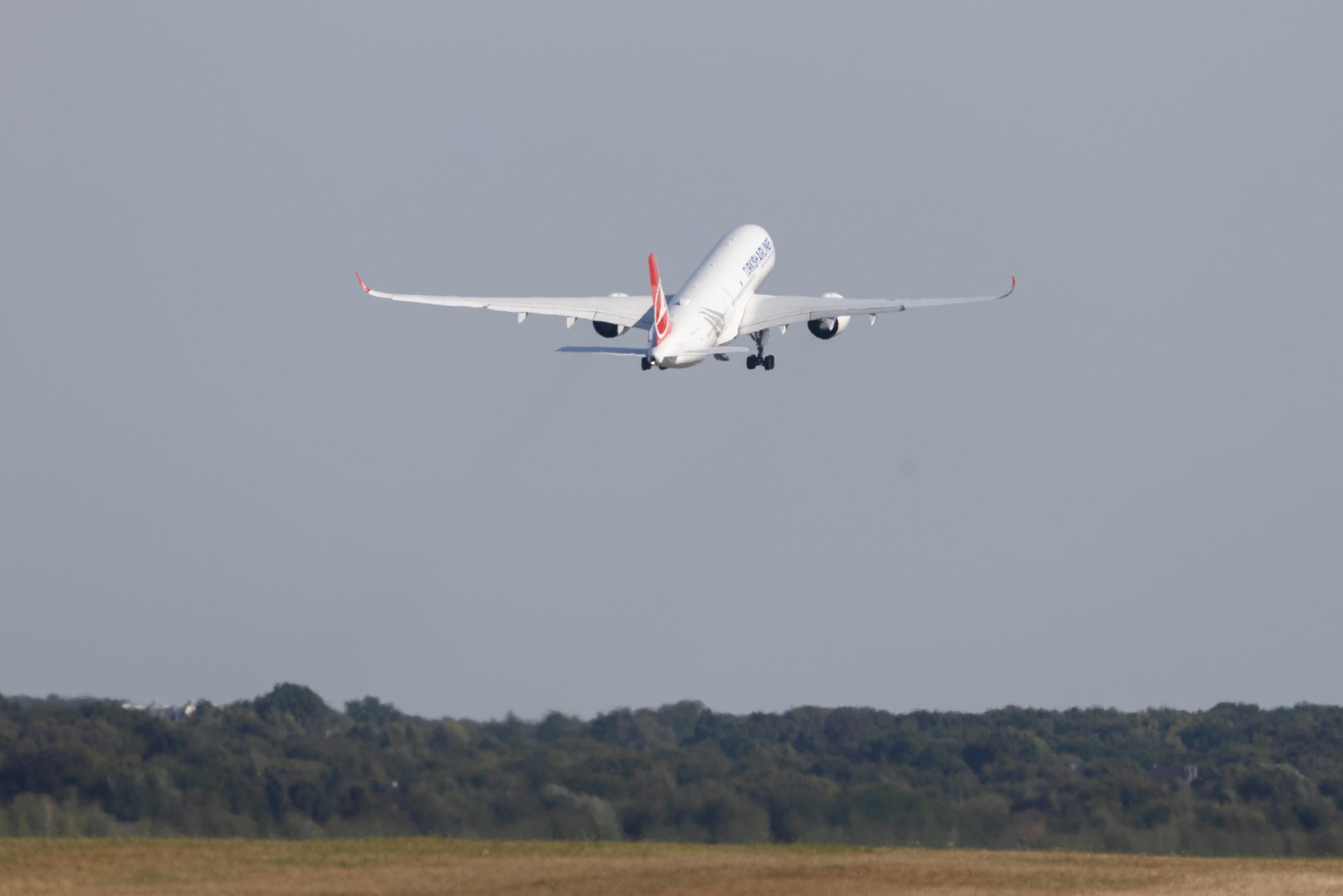 Hamburg Airport: Turkish Airlines (TK / THY) | Airbus A350-941 A359 | TC-LGF | MSN 496