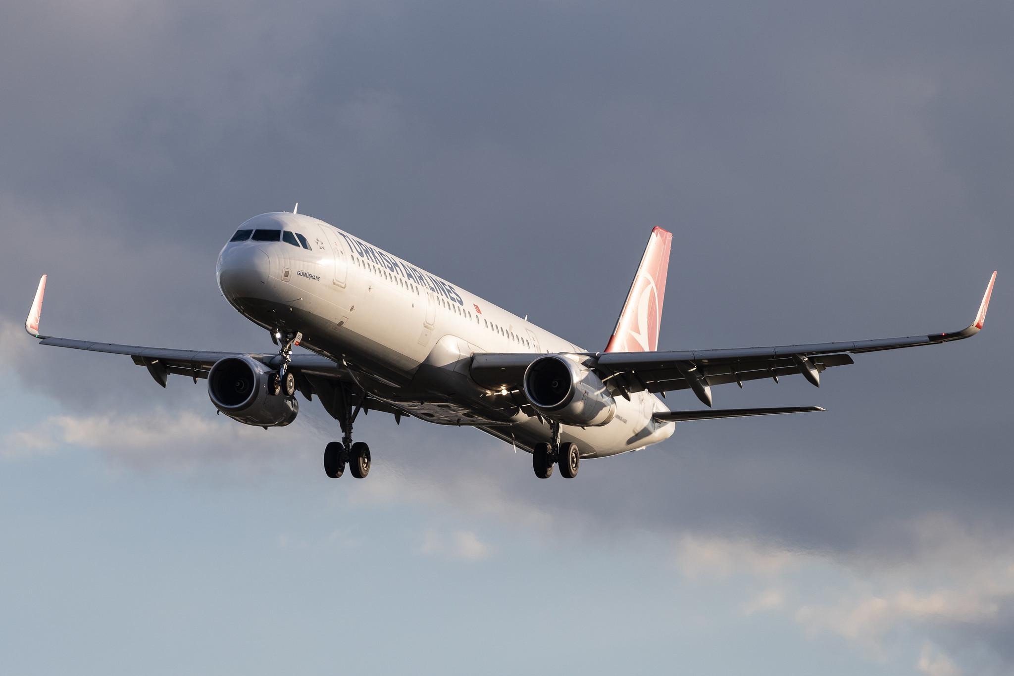 Hamburg Airport: Turkish Airlines (TK / THY) | Airbus A321-231 A321 | TC-JSO | MSN 6563