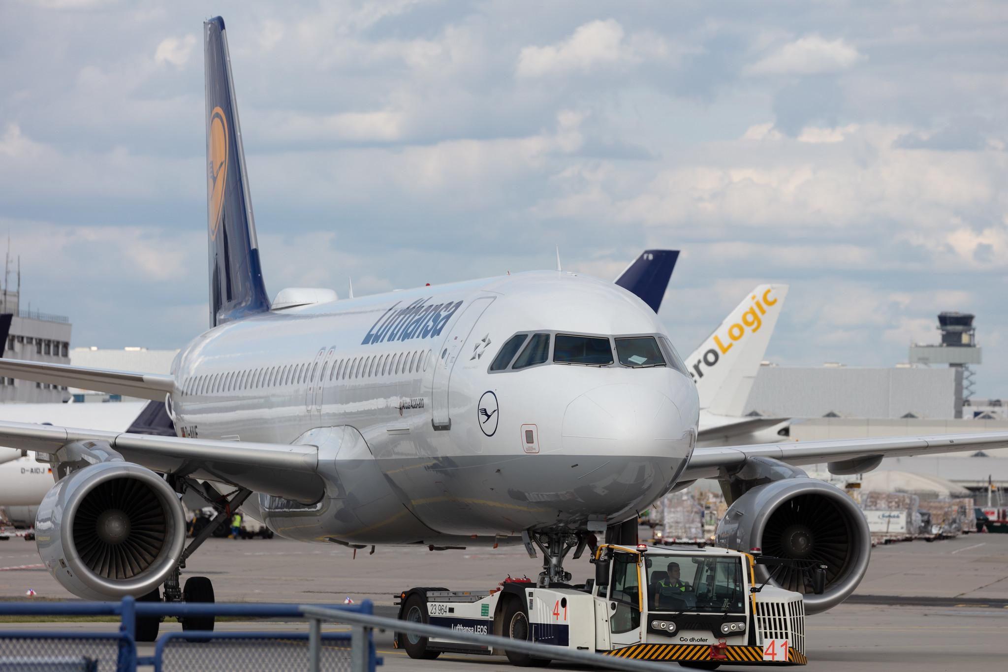 Frankfurt Airport: Lufthansa (LH / DLH) |  Airbus A320-214 A320 | D-AIUF | MSN 6141