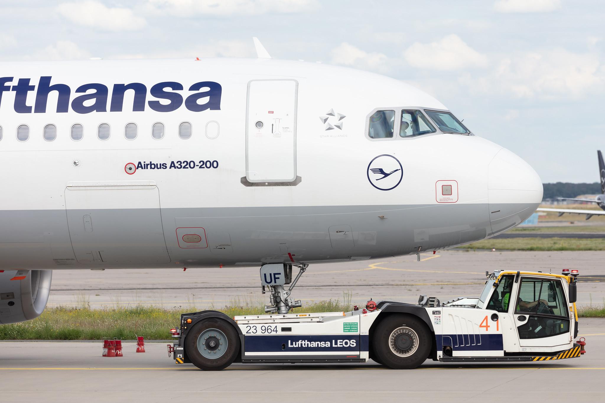 Frankfurt Airport: Lufthansa (LH / DLH) |  Airbus A320-214 A320 | D-AIUF | MSN 6141