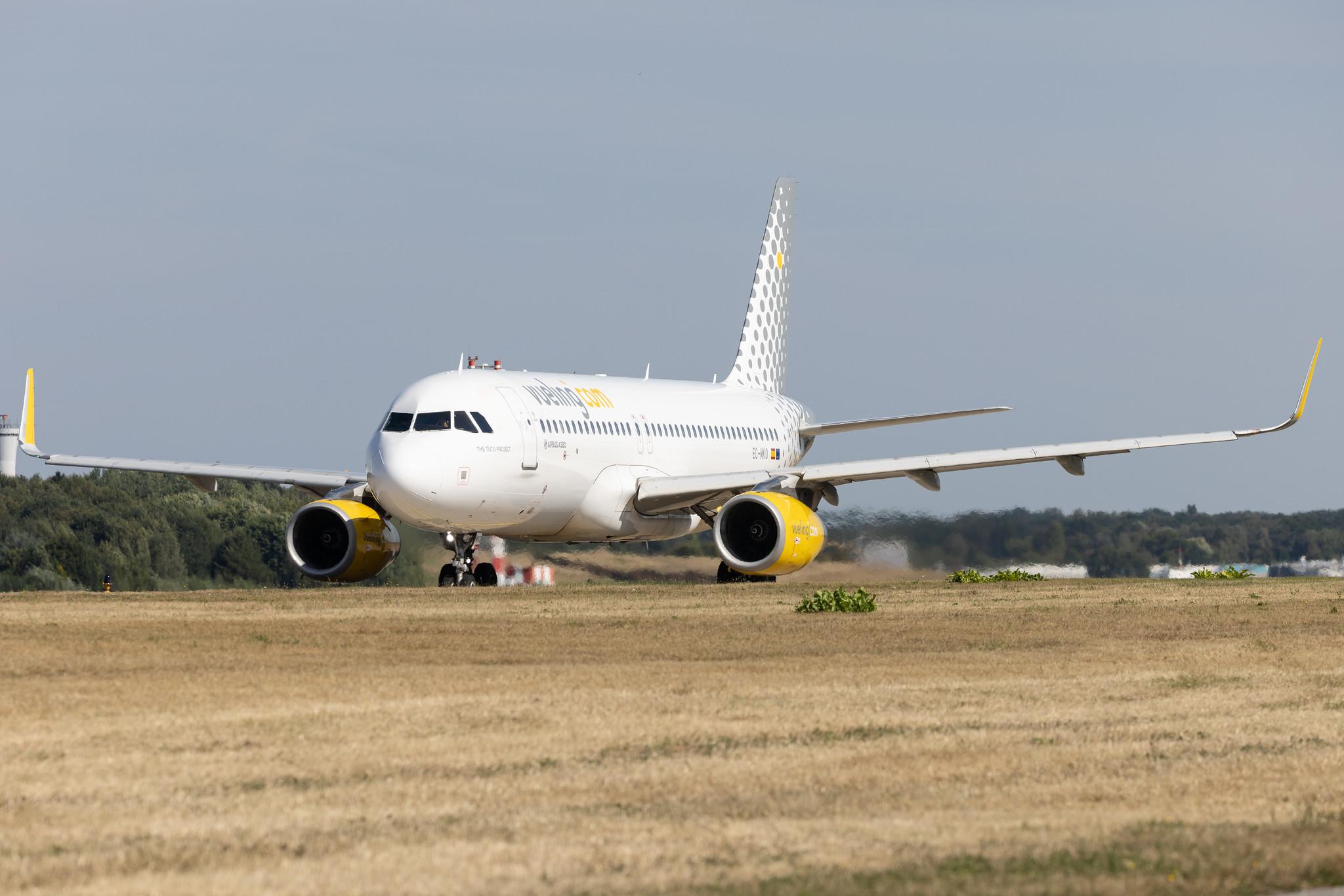 Hamburg Airport: Vueling (VY / VLG) | Airbus A320-232 A320 | EC-MKO | MSN 7028