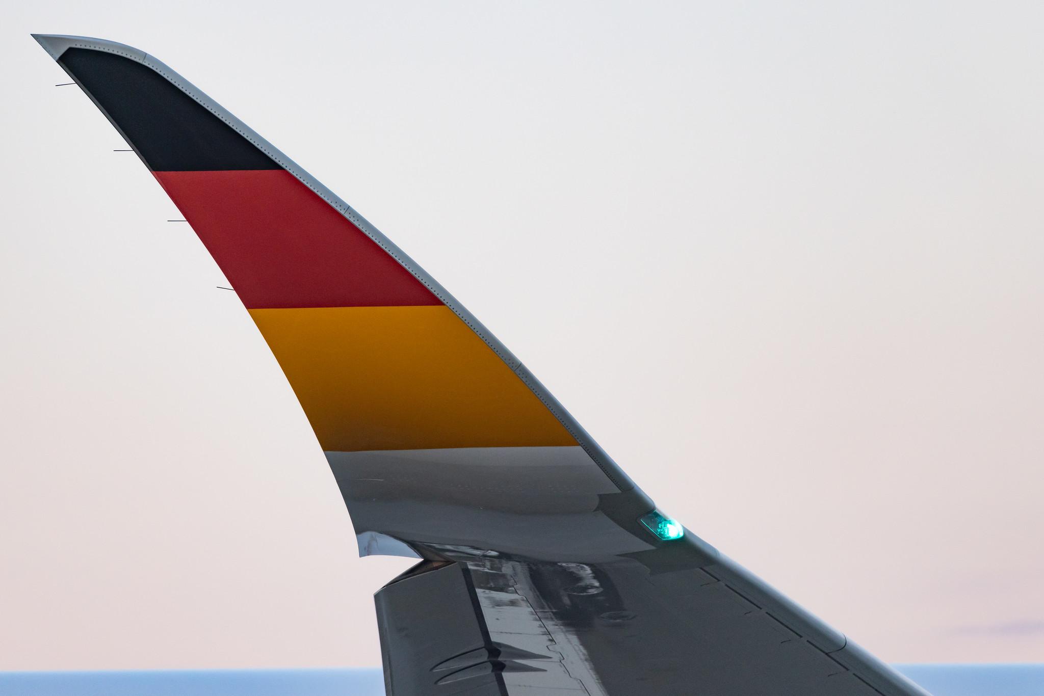 Hamburg Airport: German Air Force (/ GAF) | Airbus A350-941CJ A359 | D-AGVT | MSN 468