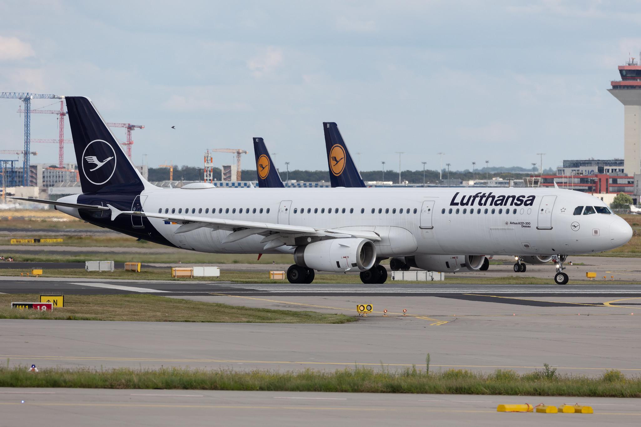 Frankfurt Airport: Lufthansa (LH / DLH) |  Airbus A321-231 A321 | D-AIDE | MSN 4607