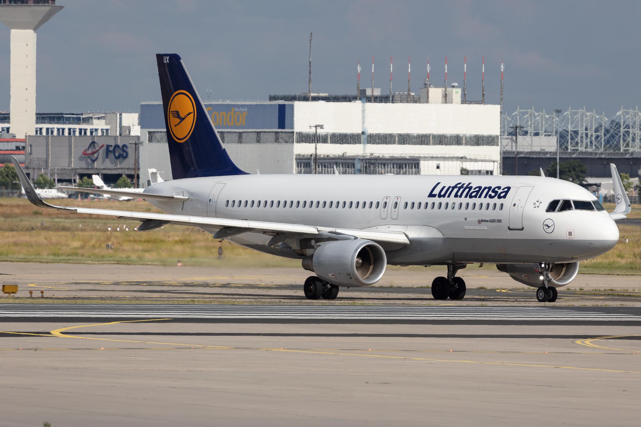 Frankfurt Airport: Lufthansa (LH / DLH) |  Airbus A320-214 A320 | D-AIUX | MSN 7256