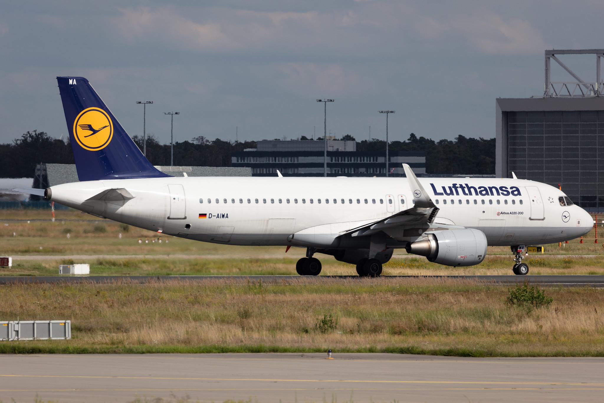 Frankfurt Airport: Lufthansa (LH / DLH) |  Airbus A320-214 A320 | D-AIWA | MSN 7681