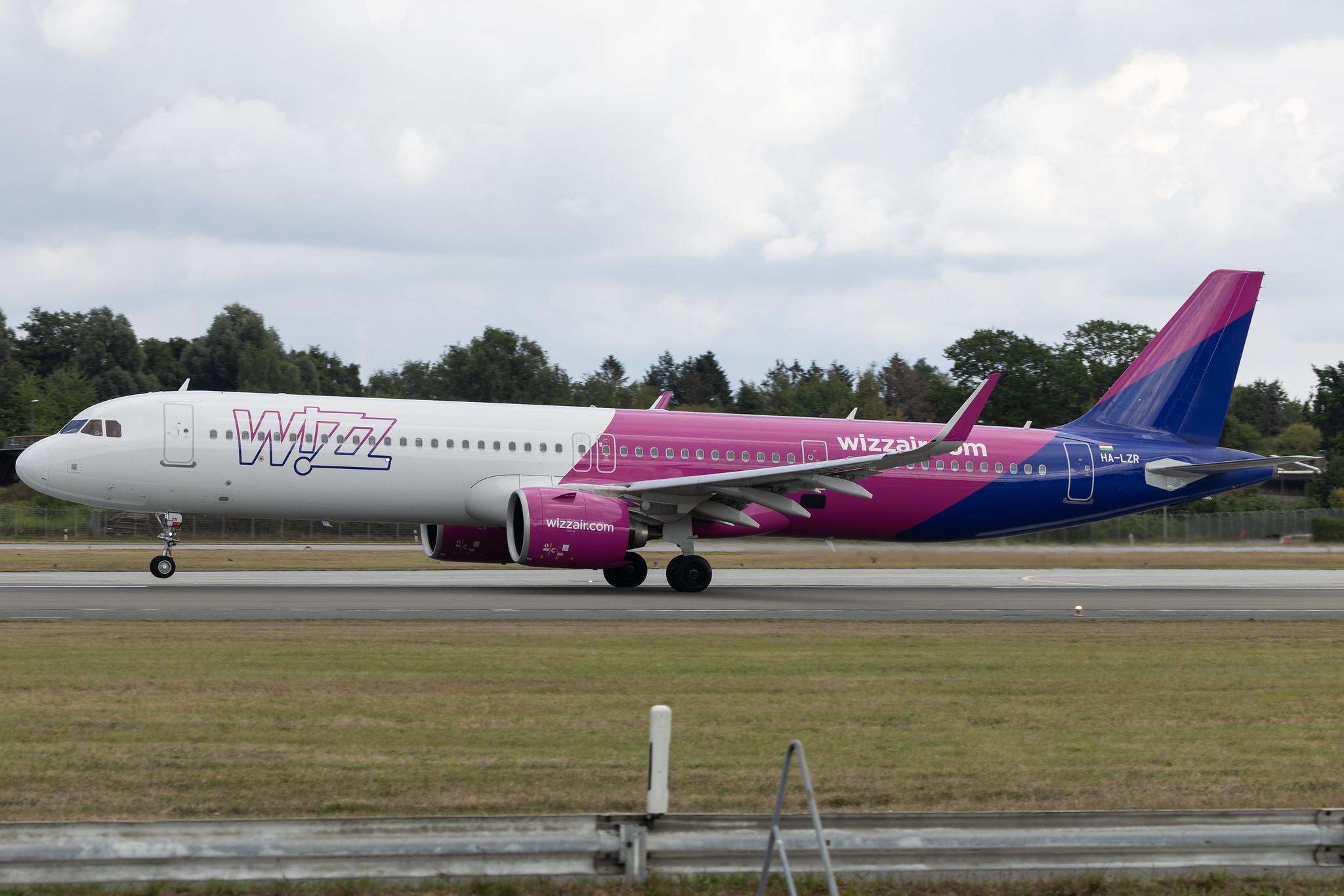 Hamburg Airport: Wizz Air (W6 / WZZ) |  Airbus A321-271NX A21N | HA-LZR | MSN 10889