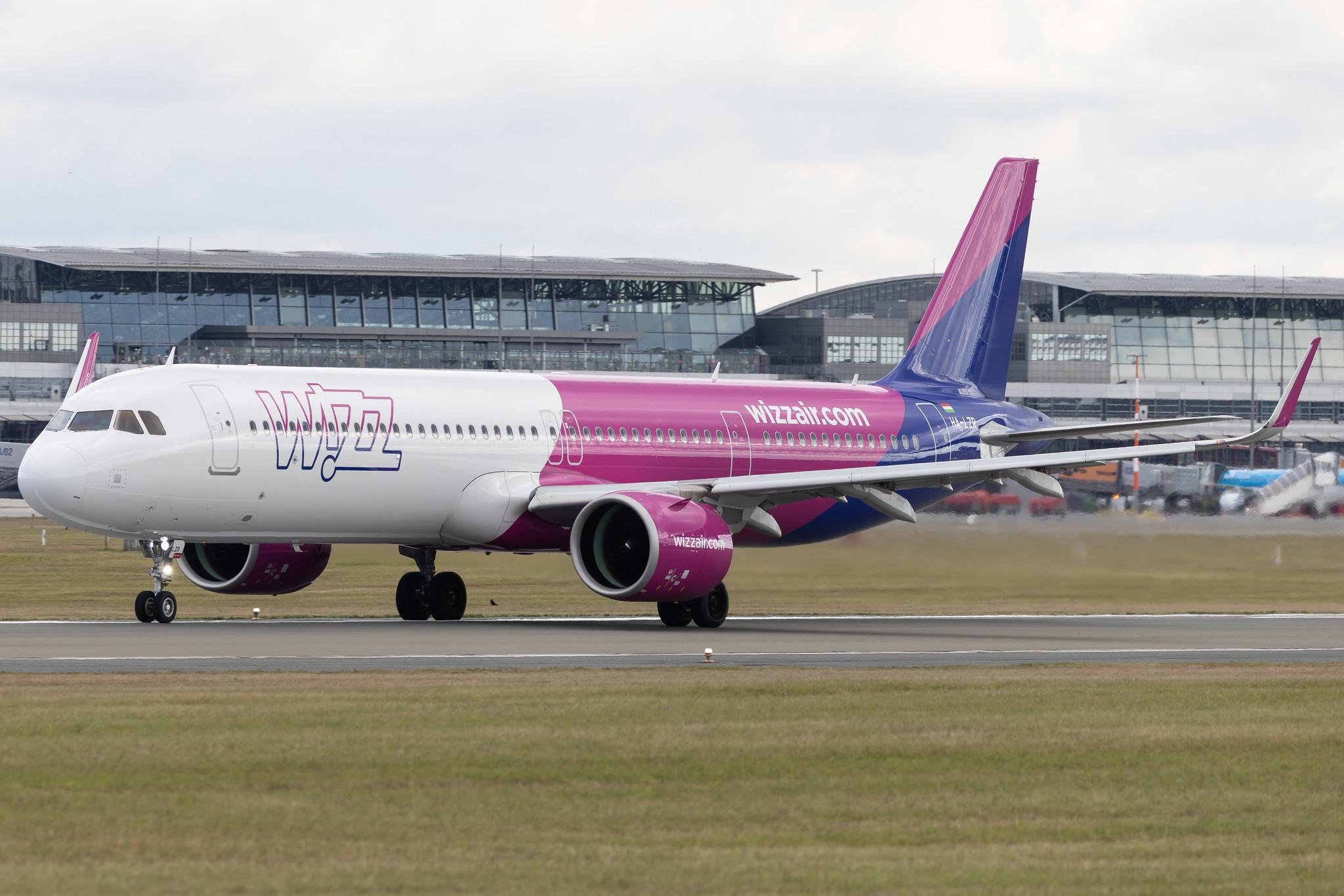 Hamburg Airport: Wizz Air (W6 / WZZ) |  Airbus A321-271NX A21N | HA-LZR | MSN 10889
