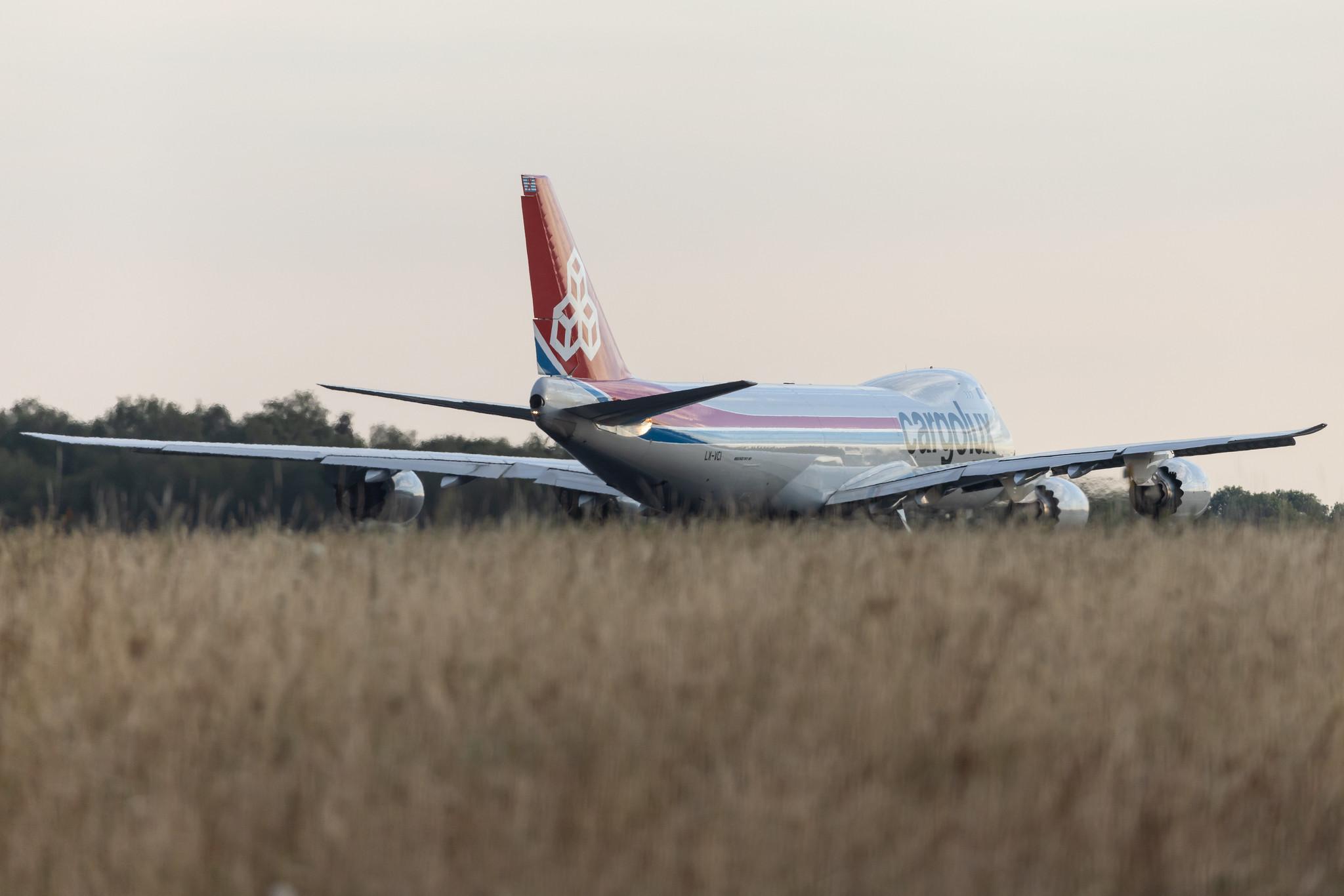 Luxembourg Findel Airport: Cargolux (CV / CLX) | Boeing 747-8R7F B748 | LX-VCI | MSN 35822