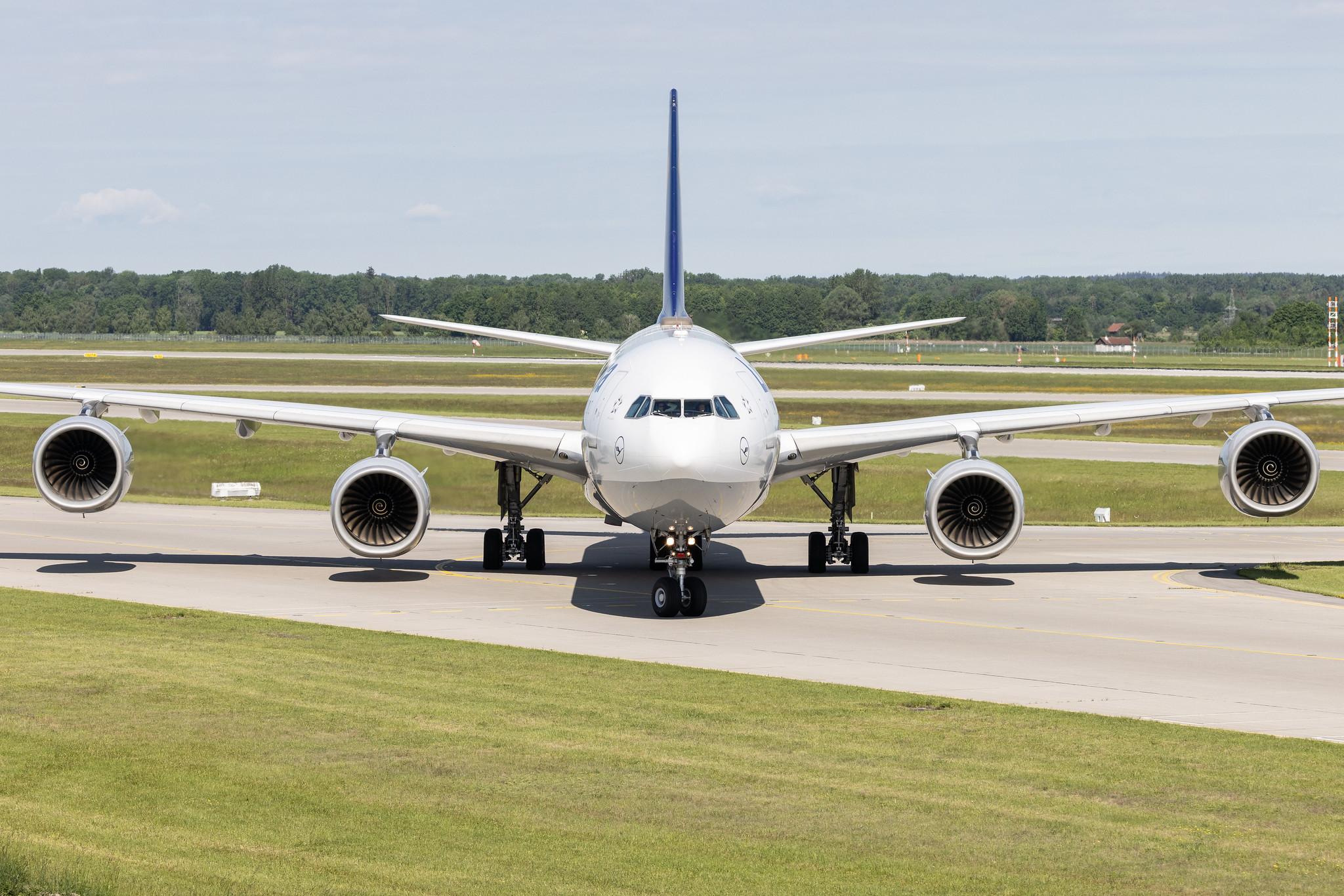 Munich Airport: Lufthansa (LH / DLH) | Airbus A340-642 A346 | D-AIHU | MSN 0848