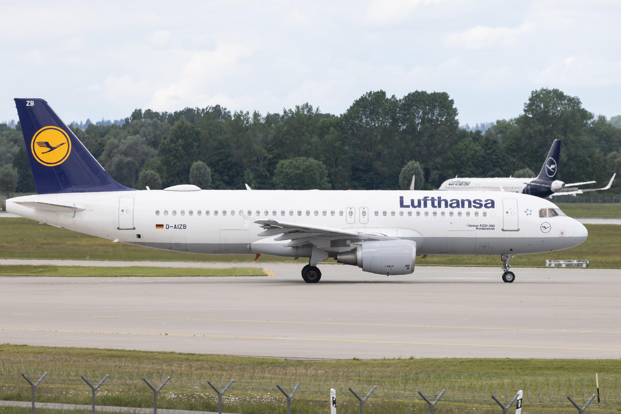 Munich Airport: Lufthansa (LH / DLH) | Airbus A320-214 A320 | D-AIZB | MSN 4120