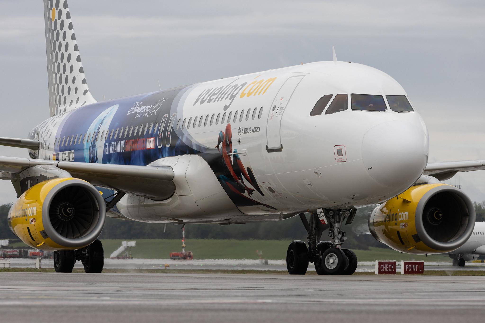Hamburg Airport: Vueling (VY / VLG) | Livery: Disneyland Paris Livery | Airbus A320-232 A320 | EC-MYC | MSN 8238