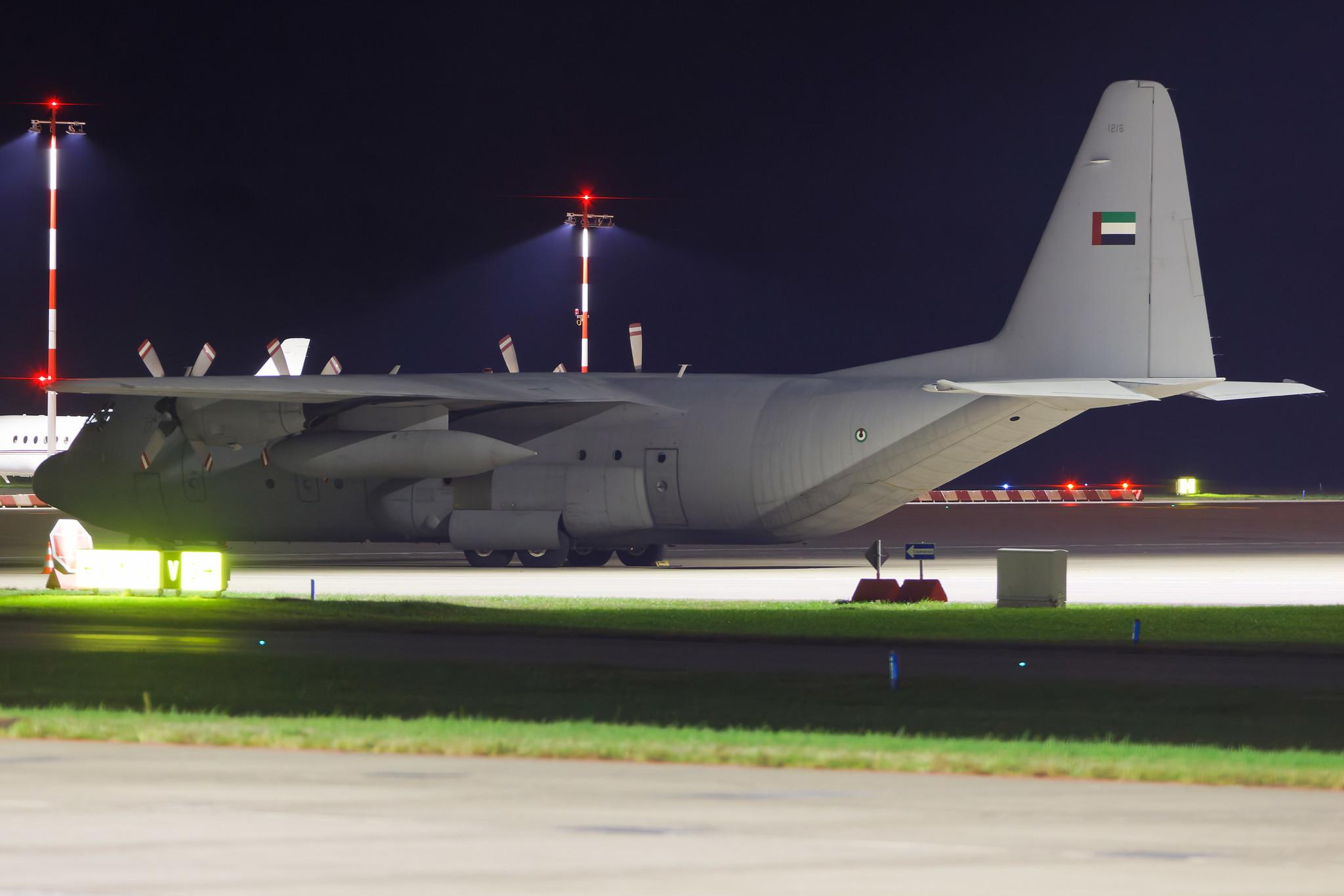 Hamburg Airport: United Arab Emirates Air Force (/ UAF) | Lockheed L-100-30 Hercules (L-382G) C130 | 1216 | MSN 382-4895