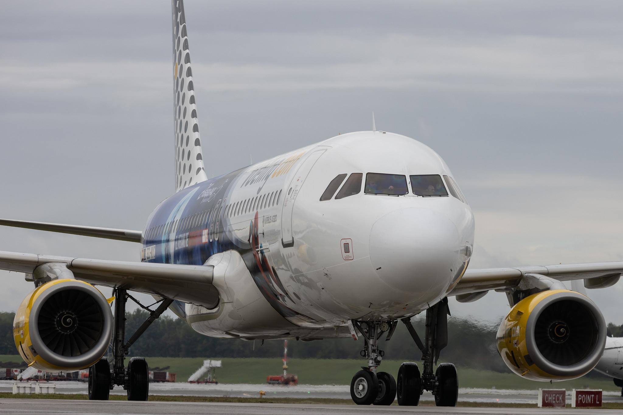 Hamburg Airport: Vueling (VY / VLG) | Livery: Disneyland Paris Livery | Airbus A320-232 A320 | EC-MYC | MSN 8238
