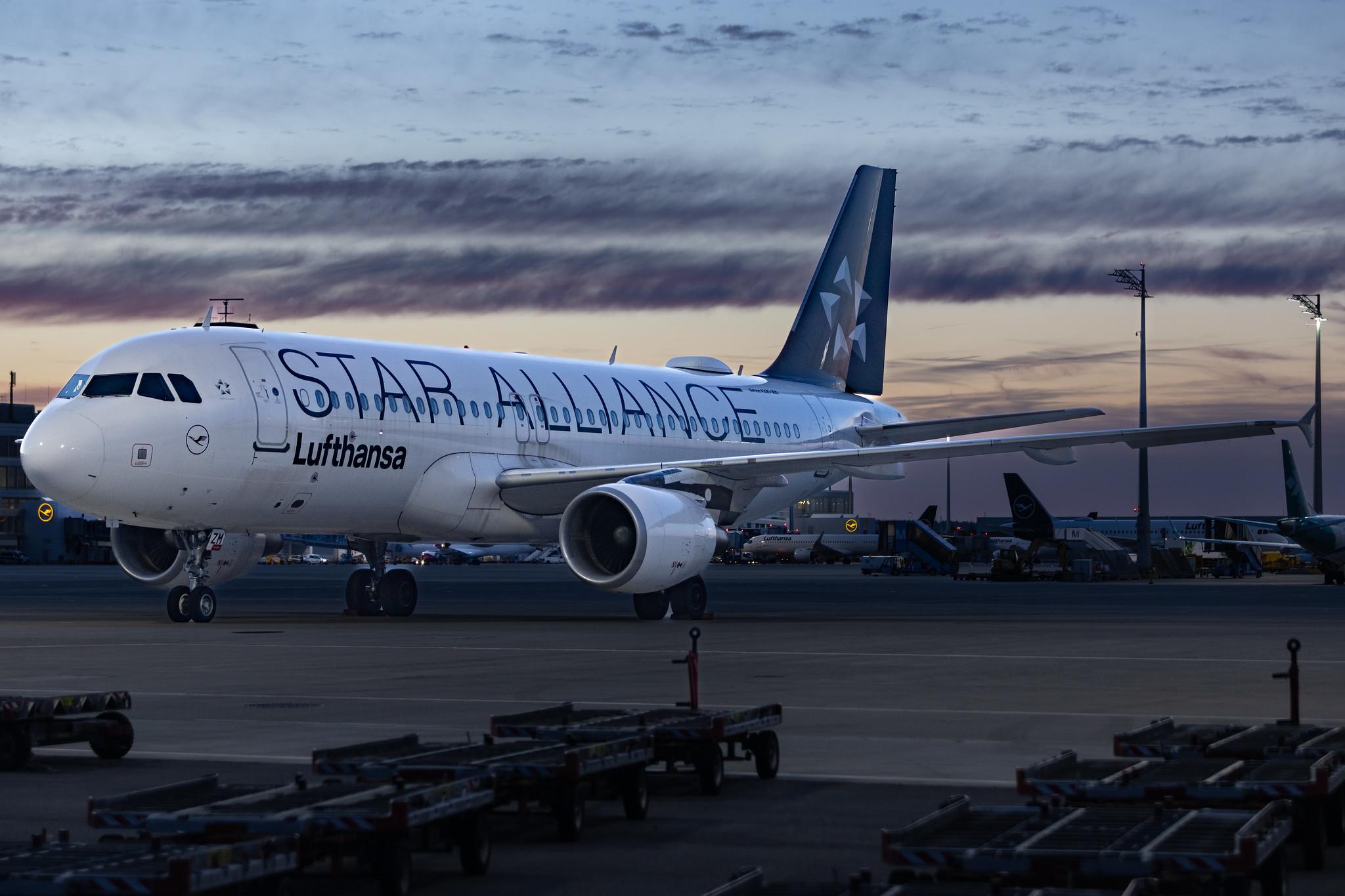 Munich Airport: Lufthansa (LH / DLH) | Livery: Star Alliance Livery | Airbus A320-214 A320 | D-AIZM | MSN 5203