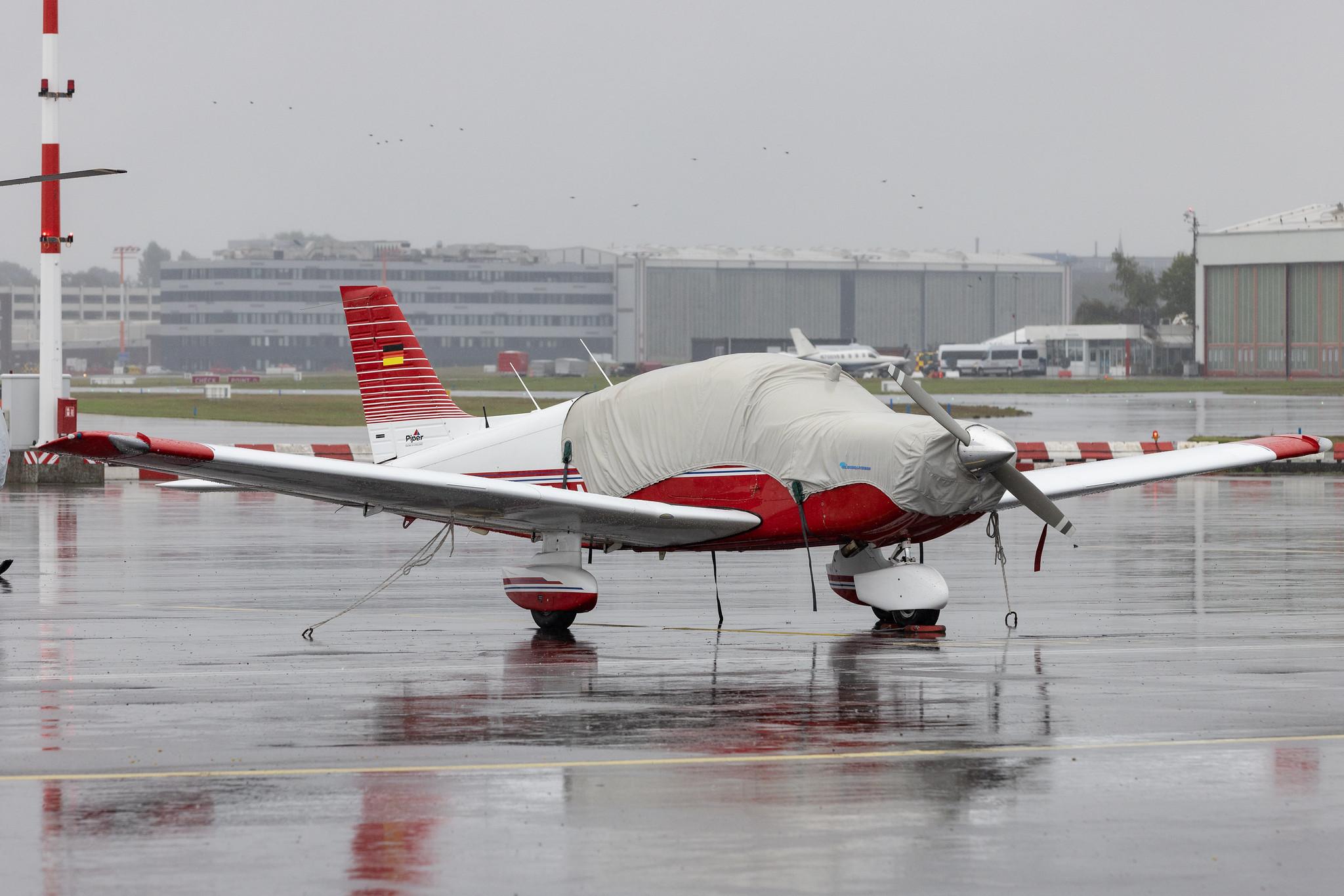 Hamburg Airport: Private Owner | Piper PA-28-181 Archer III P28R | D-ESAN | MSN 2843028