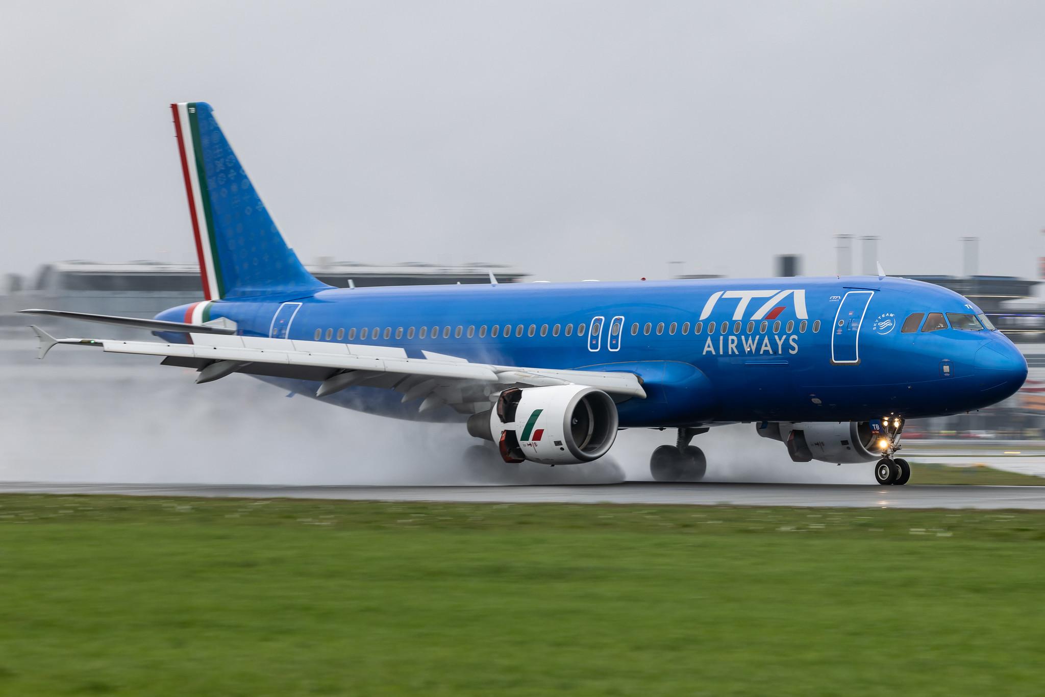 Hamburg Airport: ITA Airways (AZ / ITY) | Operator: Italia Trasporto Aereo | Airbus A320-216 A320 | EI-DTB | MSN 03815